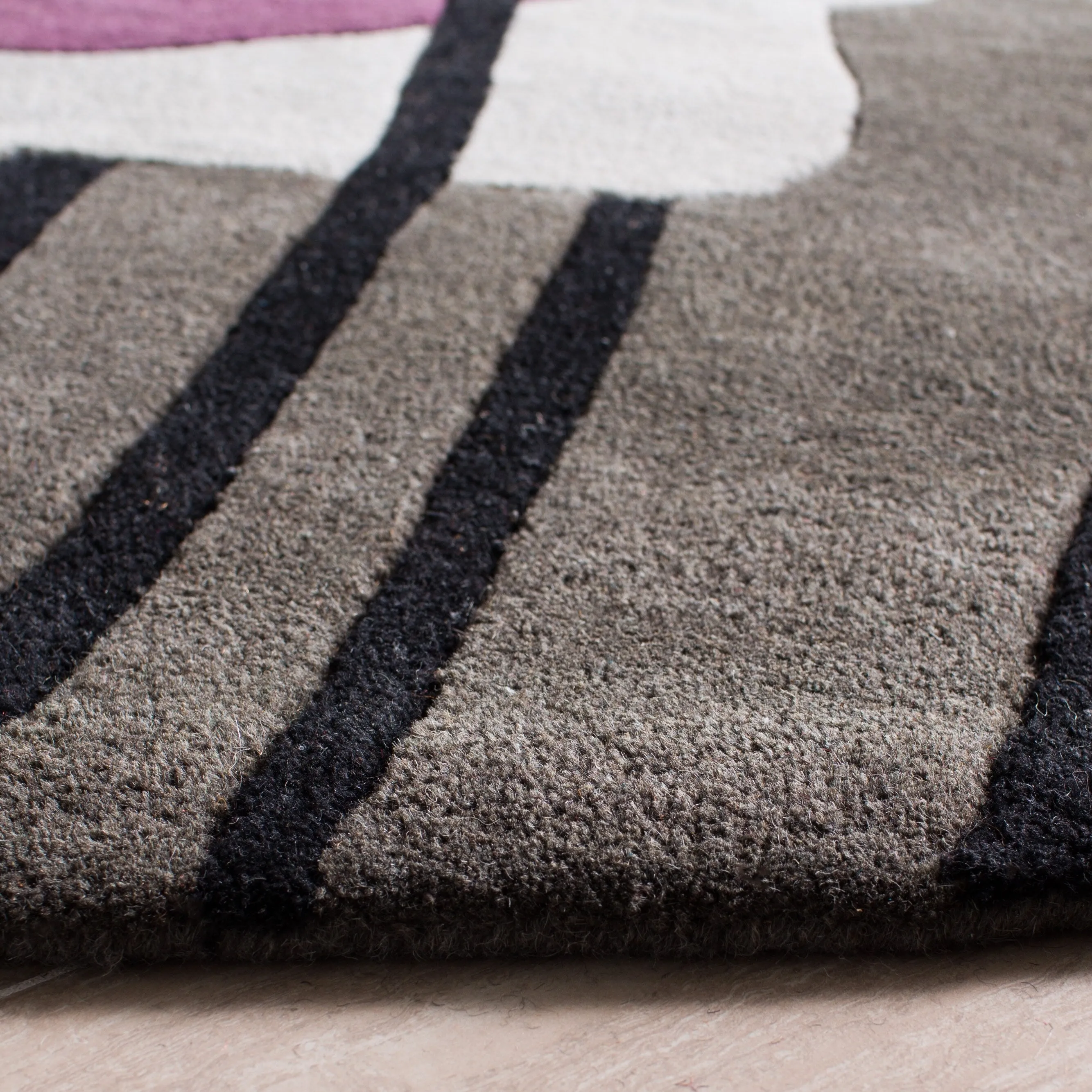 SAFAVIEH Handmade Soho Winter N.Z. Wool Rug