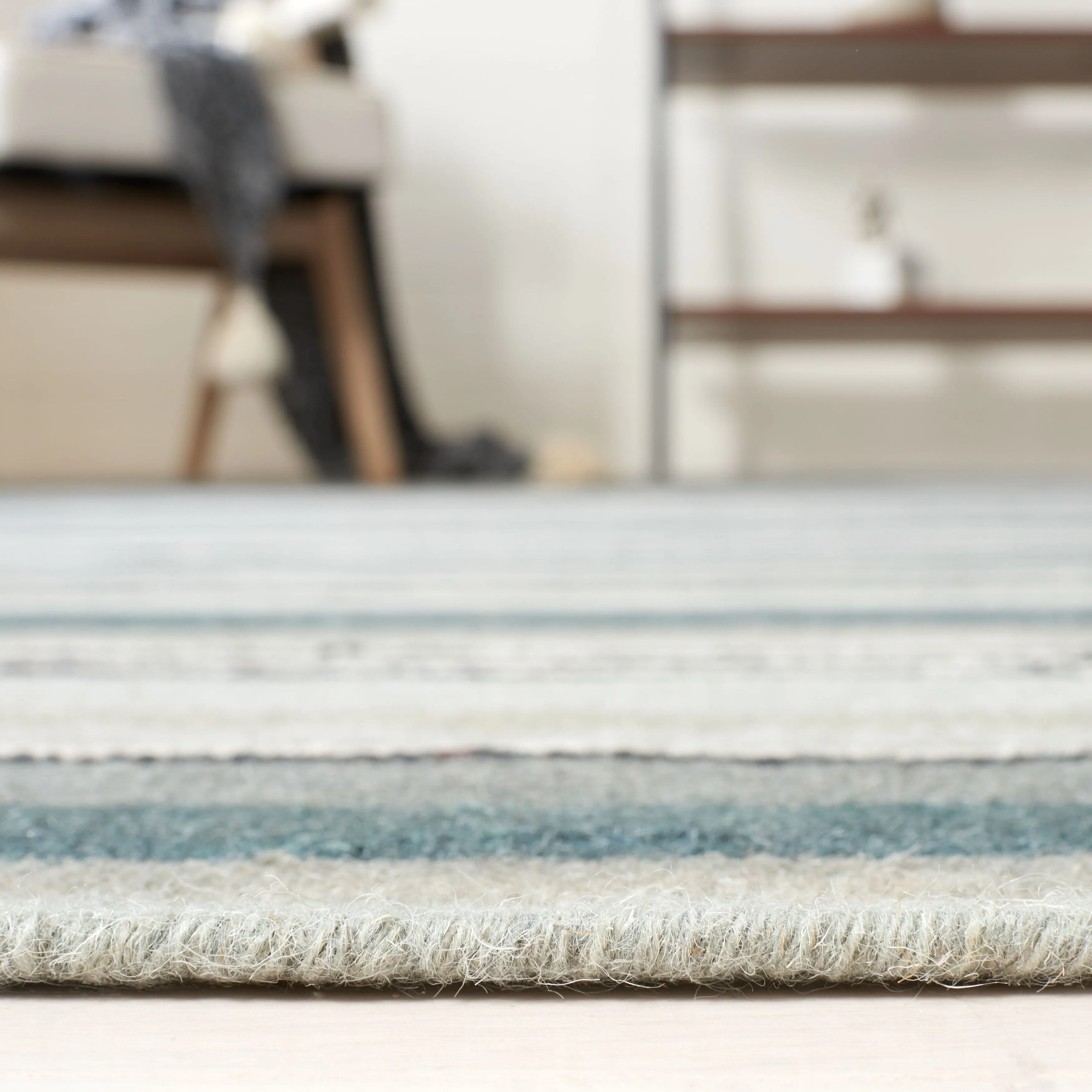 SAFAVIEH Handmade Striped Kilim Torrie Casual Wool Rug