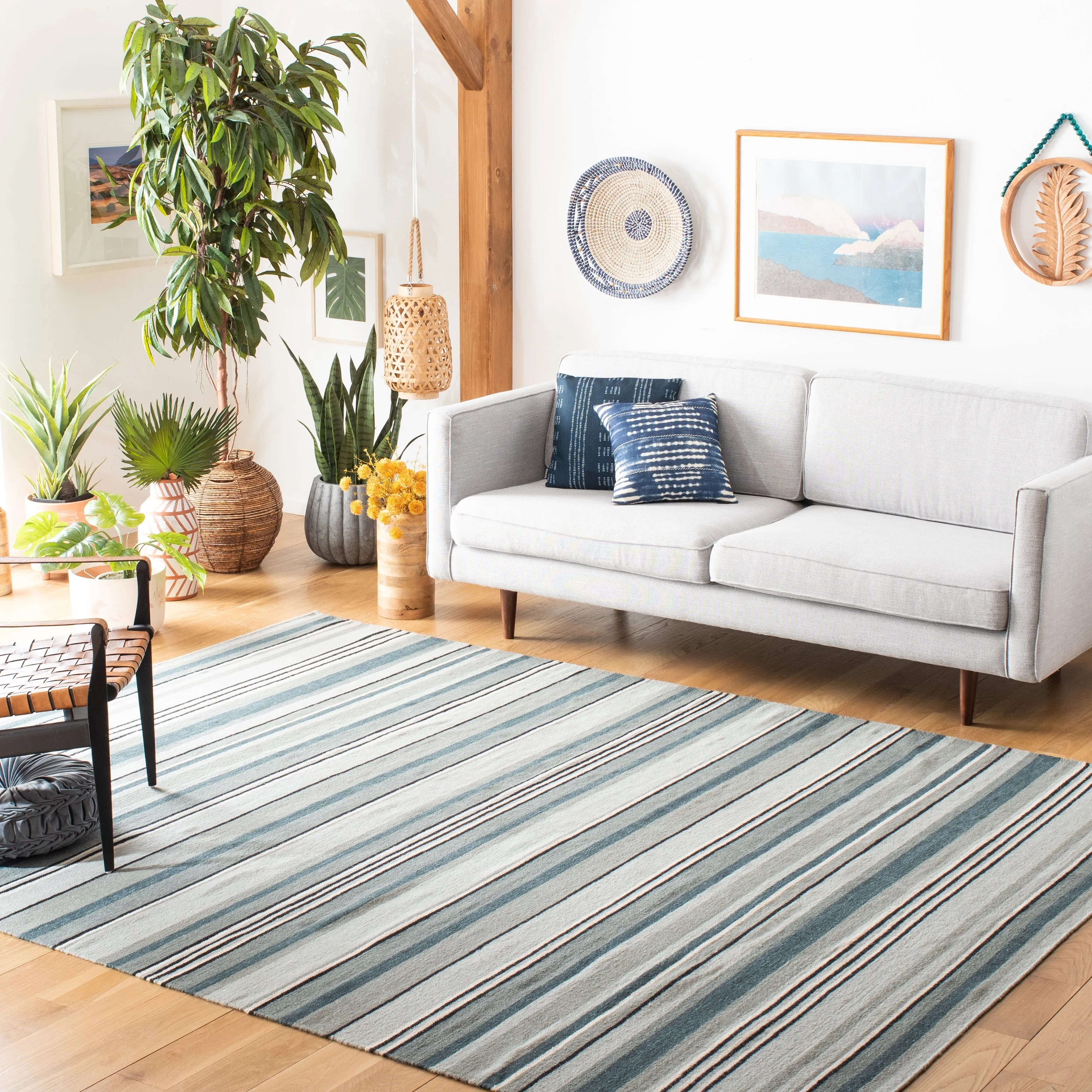 SAFAVIEH Handmade Striped Kilim Torrie Casual Wool Rug