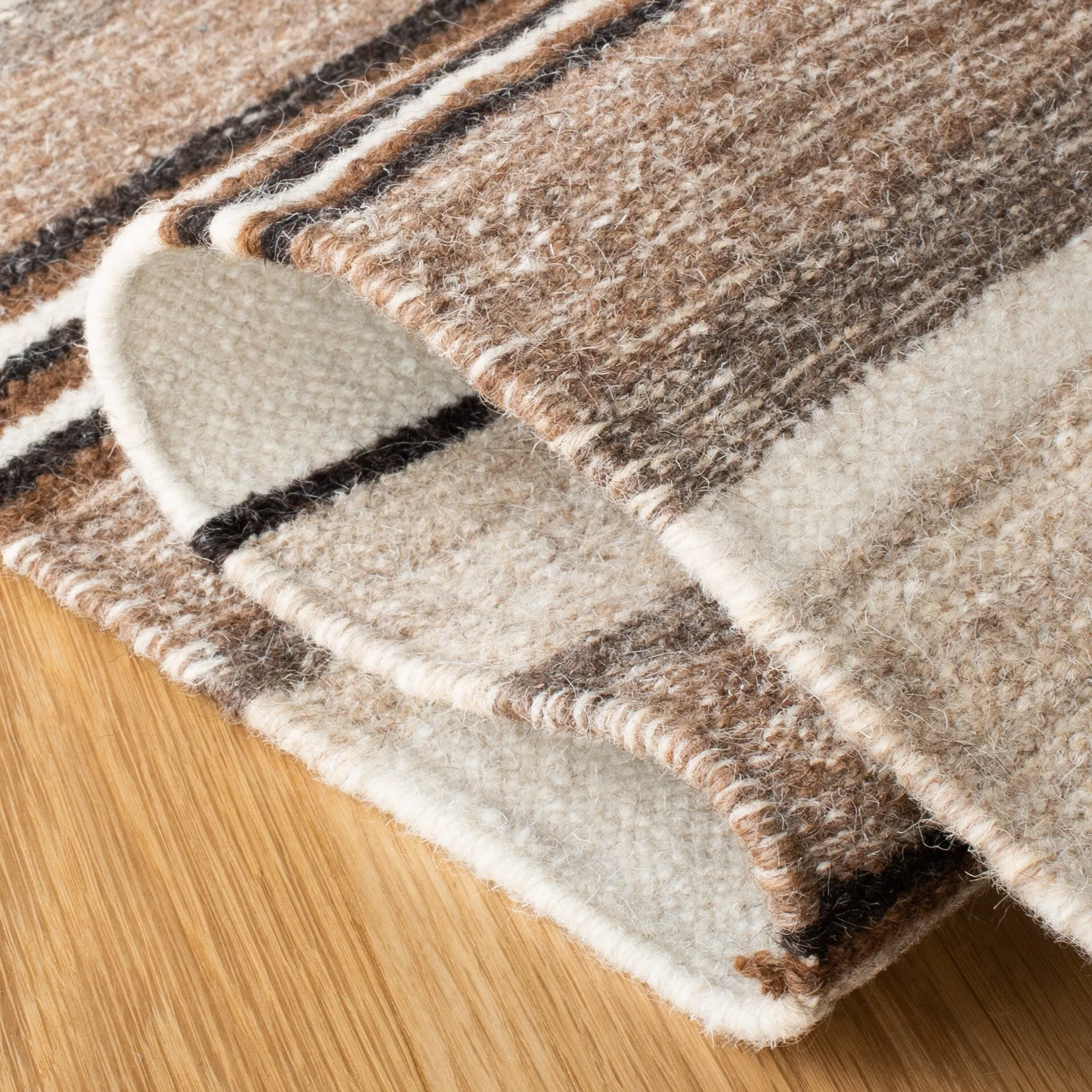 SAFAVIEH Handmade Striped Kilim Torrie Casual Wool Rug
