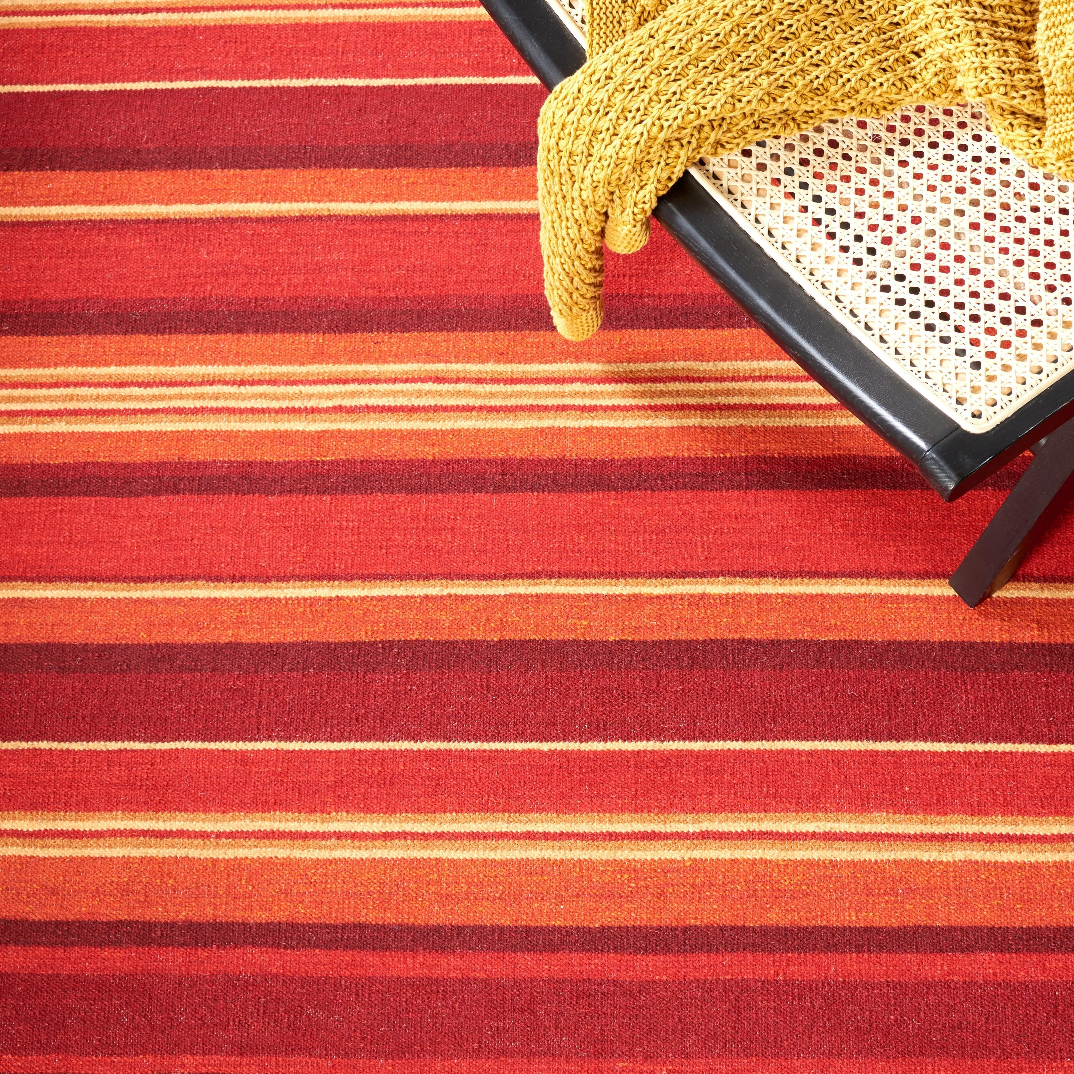 SAFAVIEH Handmade Striped Kilim Torrie Casual Wool Rug