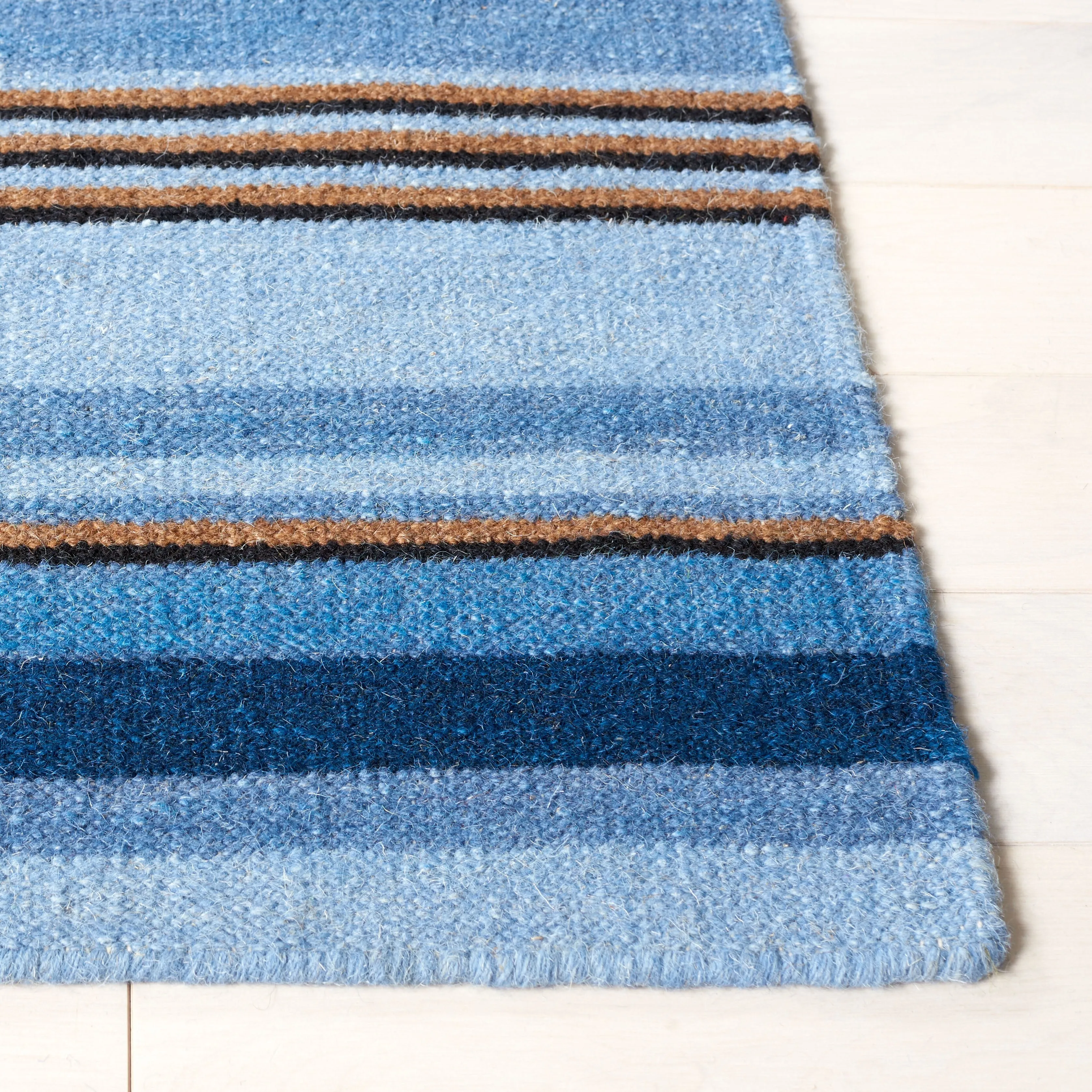 SAFAVIEH Handmade Striped Kilim Torrie Casual Wool Rug