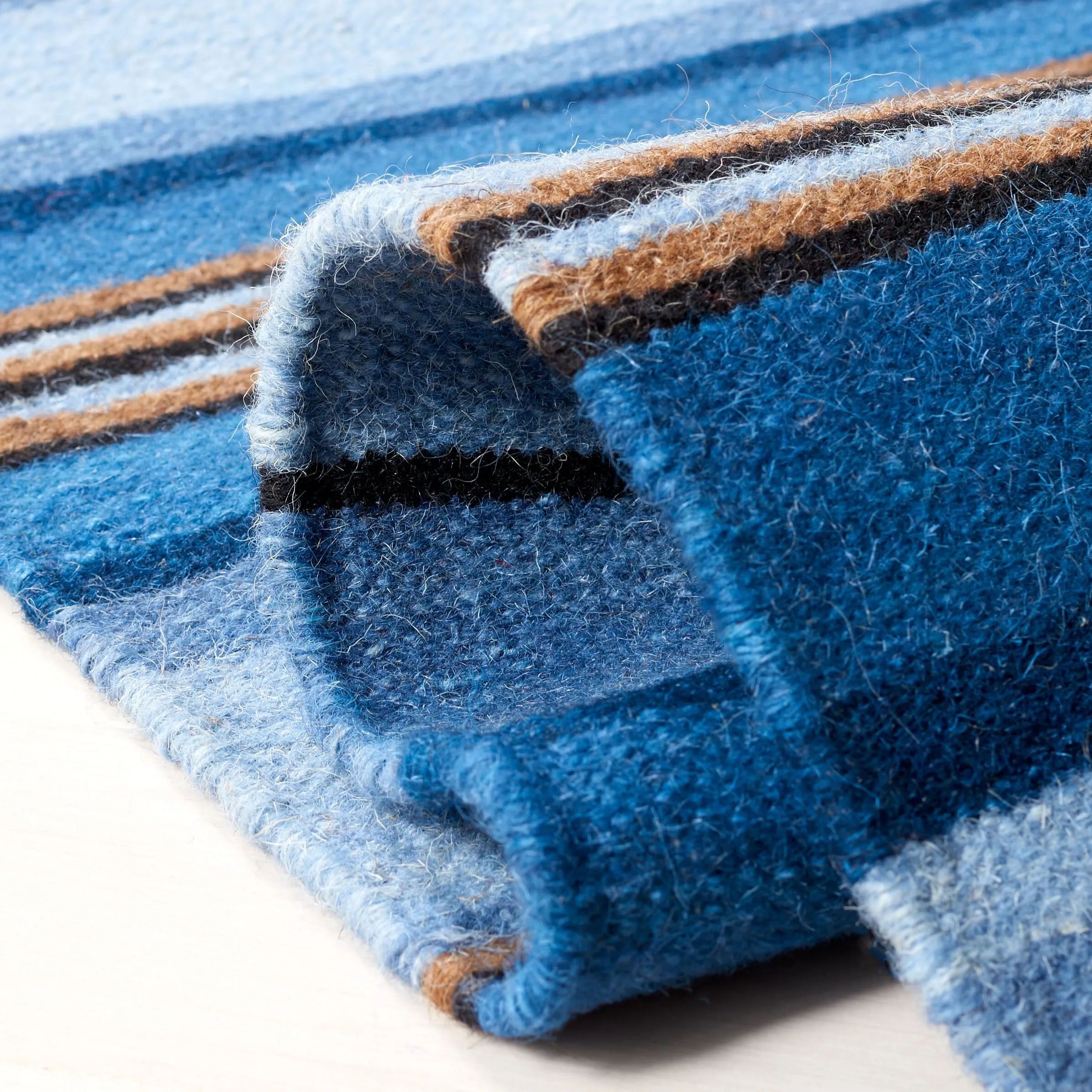 SAFAVIEH Handmade Striped Kilim Torrie Casual Wool Rug