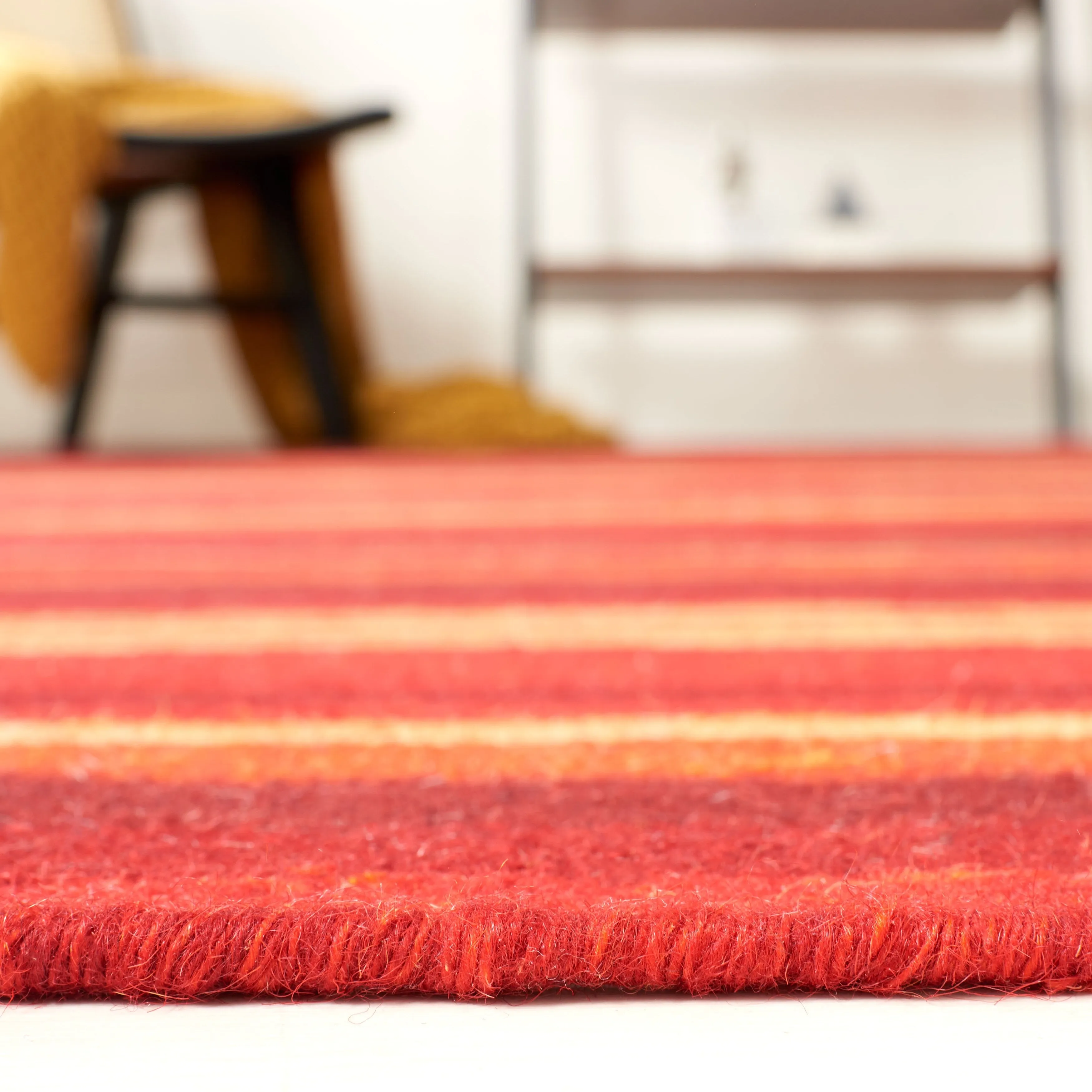 SAFAVIEH Handmade Striped Kilim Torrie Casual Wool Rug