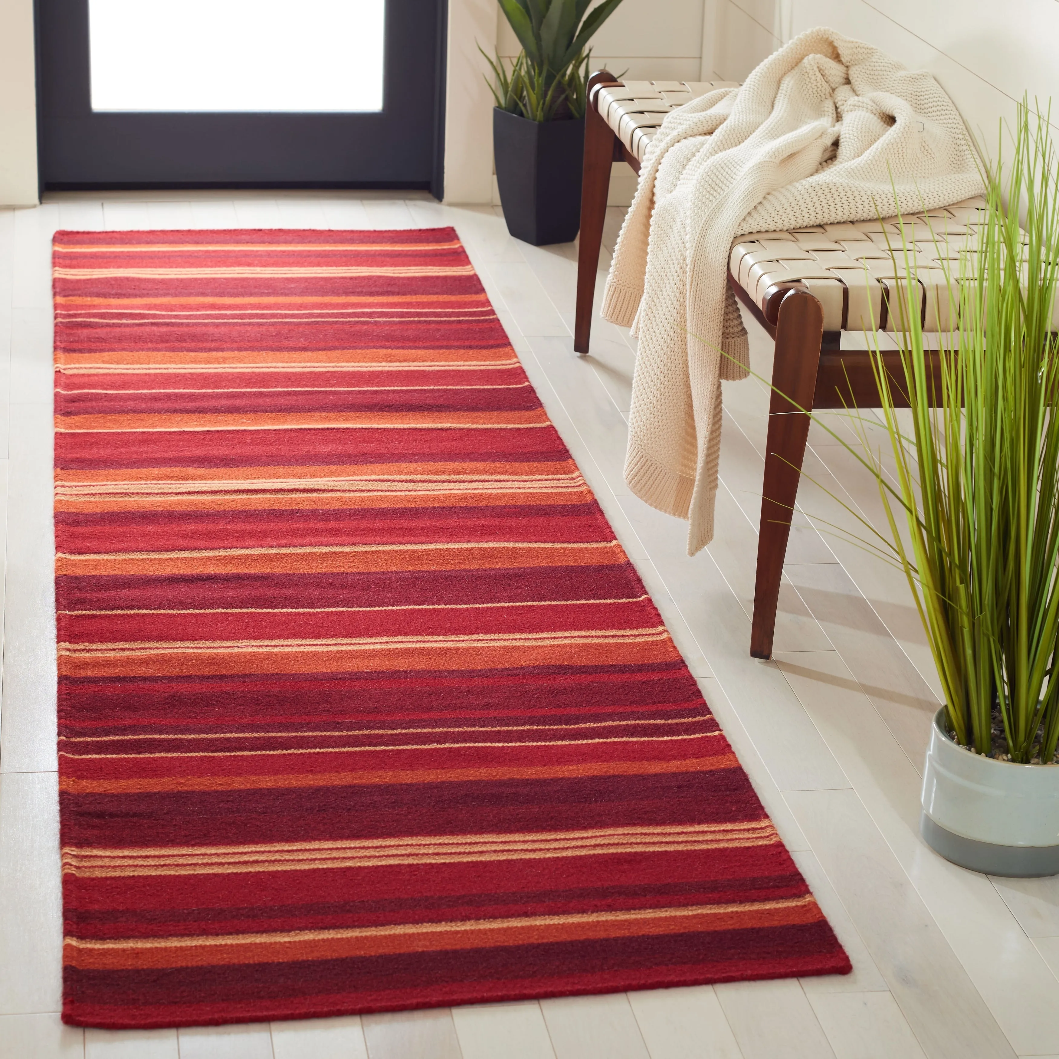 SAFAVIEH Handmade Striped Kilim Torrie Casual Wool Rug