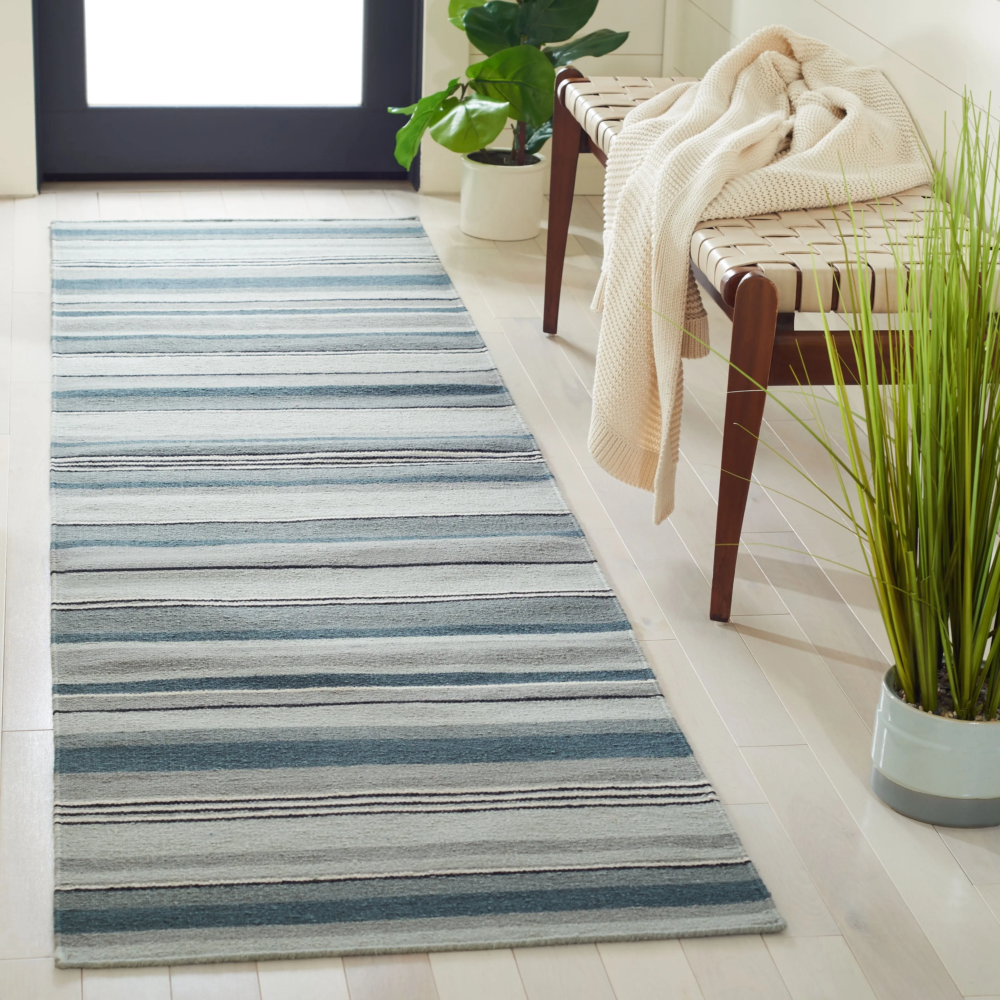 SAFAVIEH Handmade Striped Kilim Torrie Casual Wool Rug