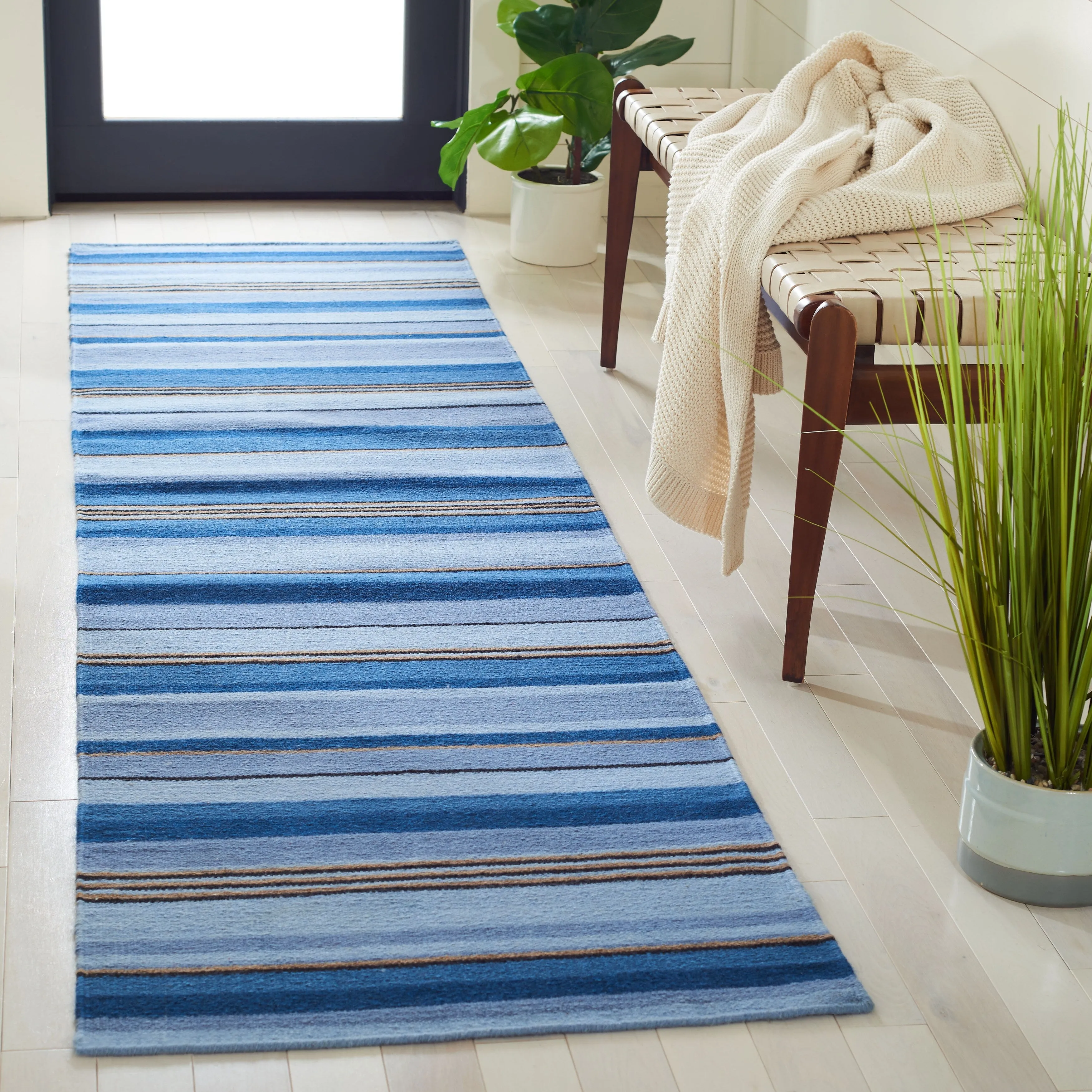 SAFAVIEH Handmade Striped Kilim Torrie Casual Wool Rug