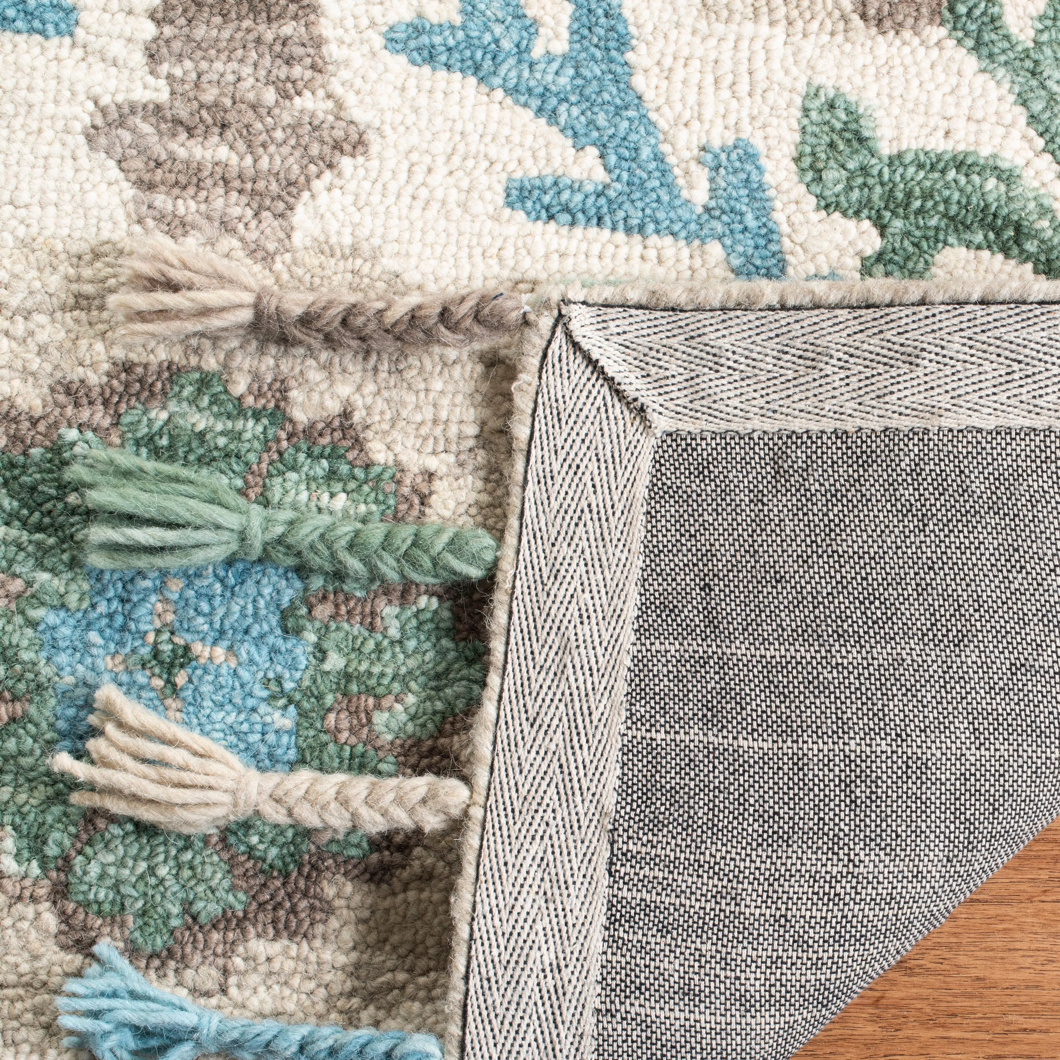 SAFAVIEH Handmade Suzani Buse Boho Tribal Wool Rug
