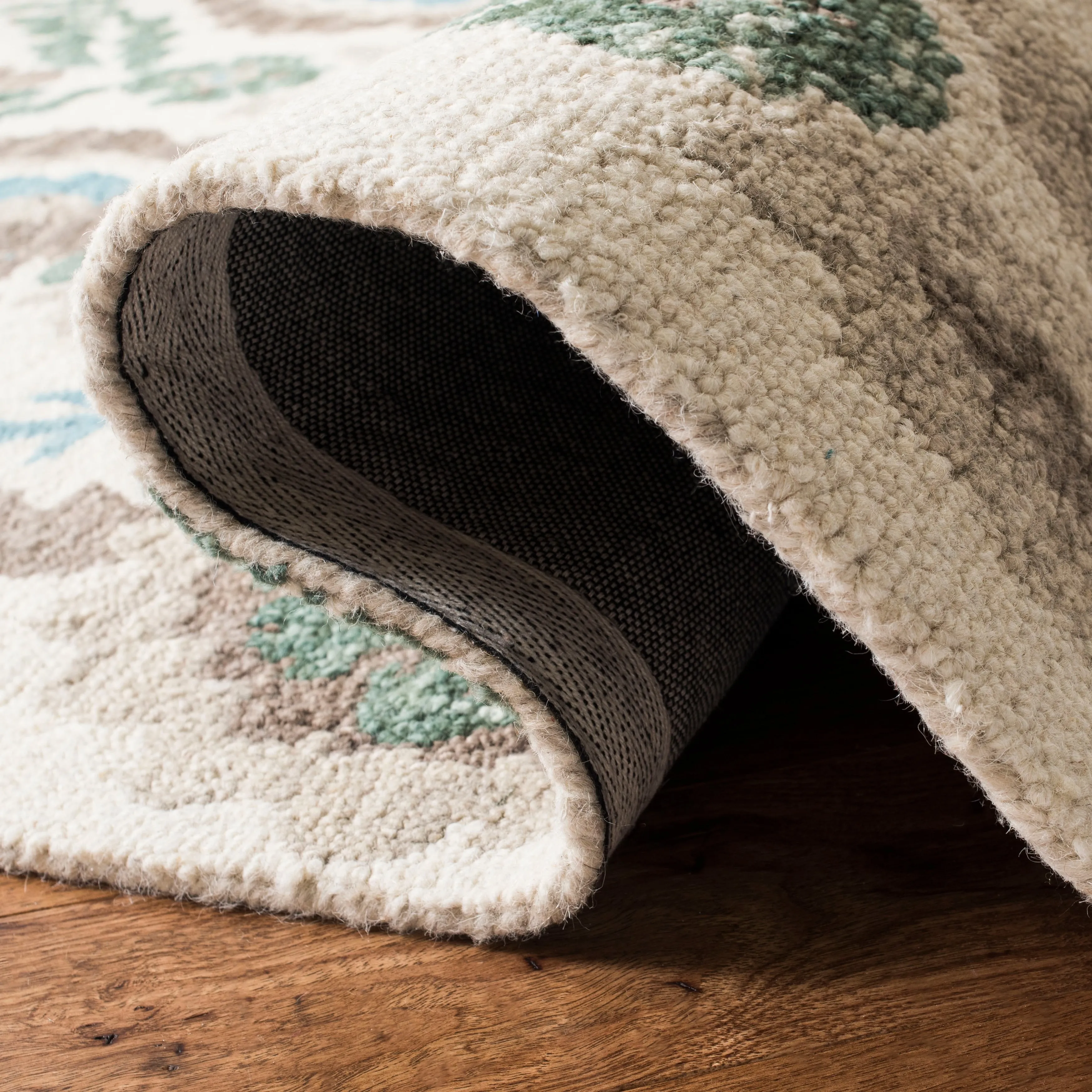 SAFAVIEH Handmade Suzani Buse Boho Tribal Wool Rug