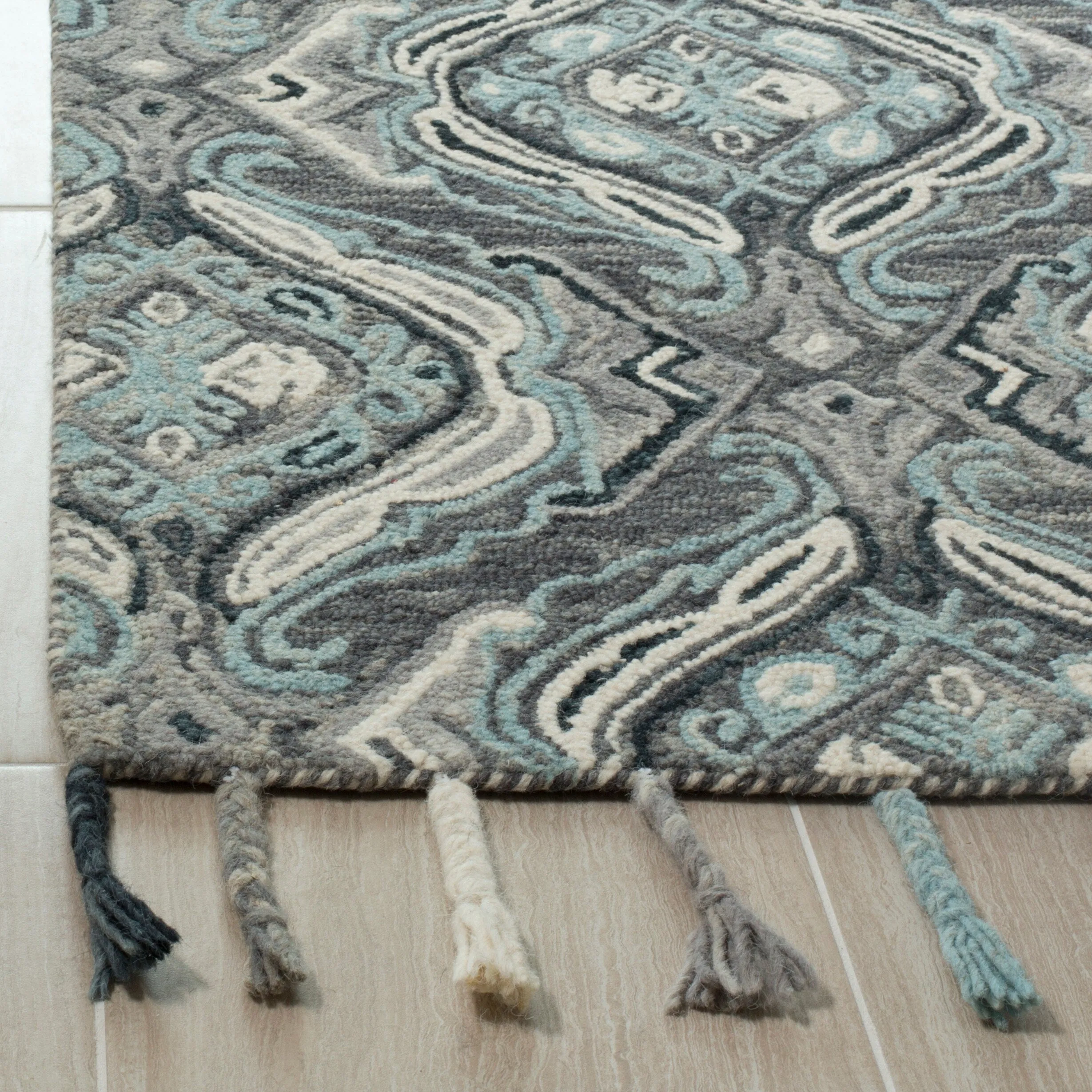 SAFAVIEH Handmade Suzani Lefkothea Boho Tribal Wool Rug - Grey/Light Blue - 2' 3 x 8'