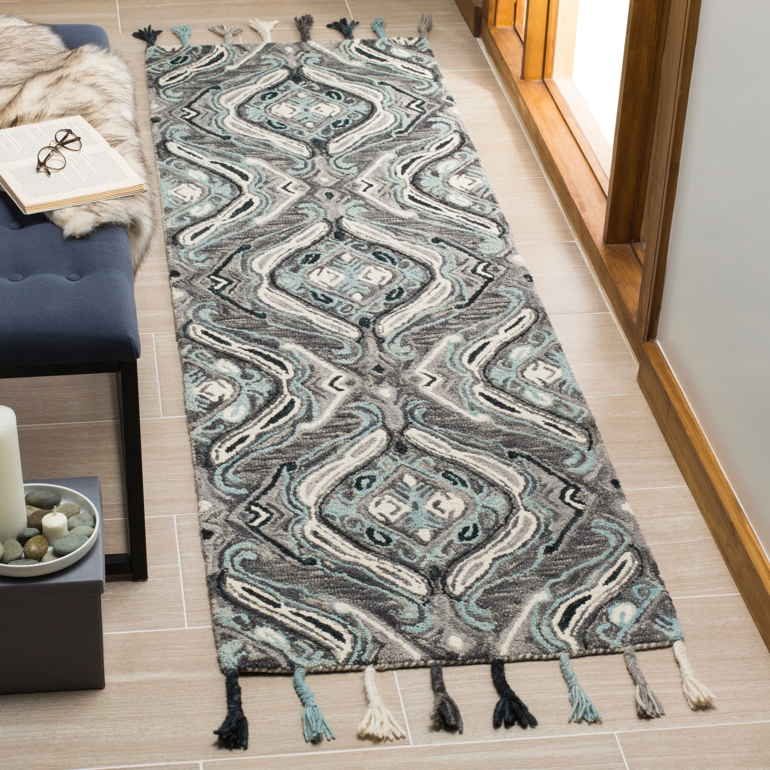 SAFAVIEH Handmade Suzani Lefkothea Boho Tribal Wool Rug - Grey/Light Blue - 2' 3 x 8'