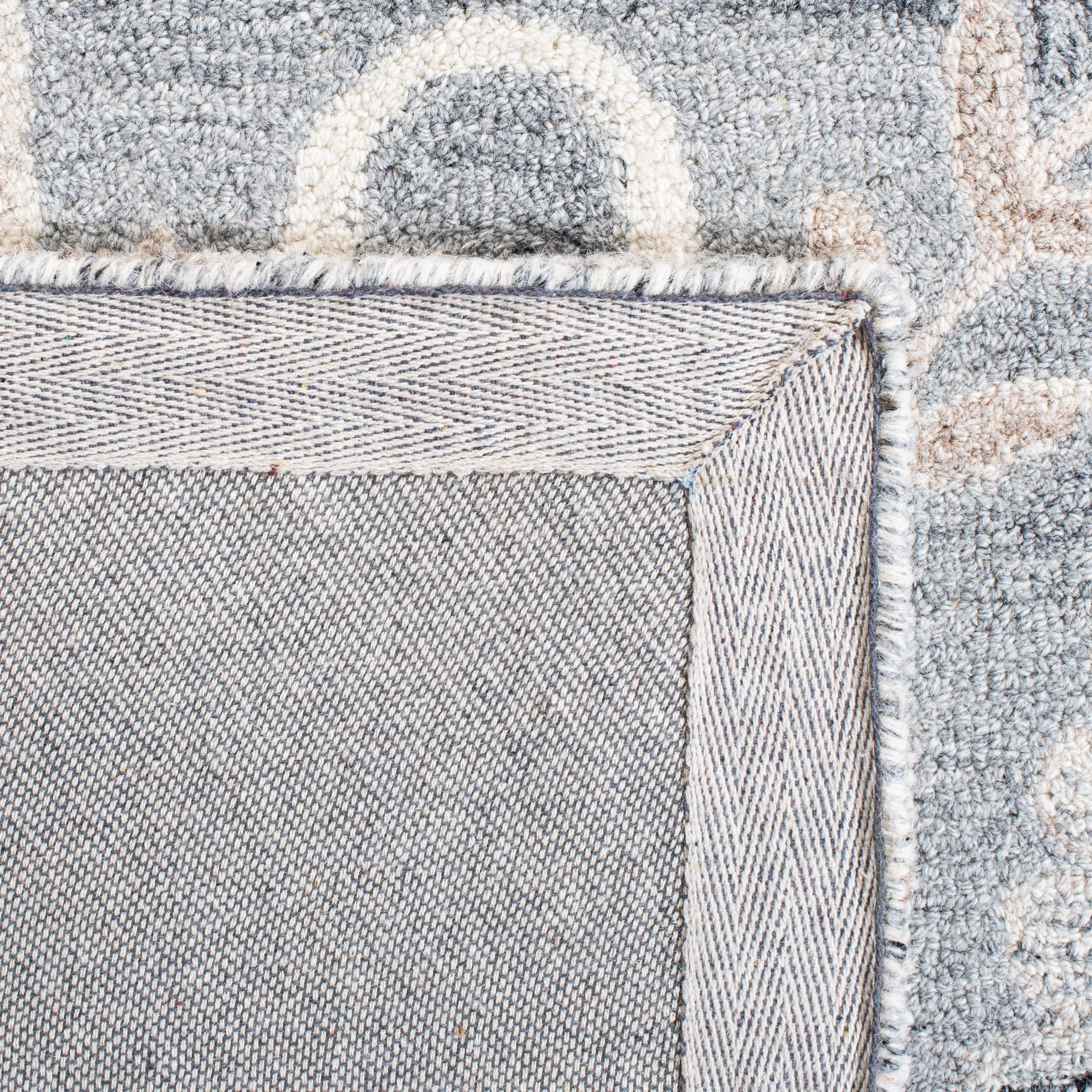 SAFAVIEH Handmade Suzani Mirja Floral Wool Rug