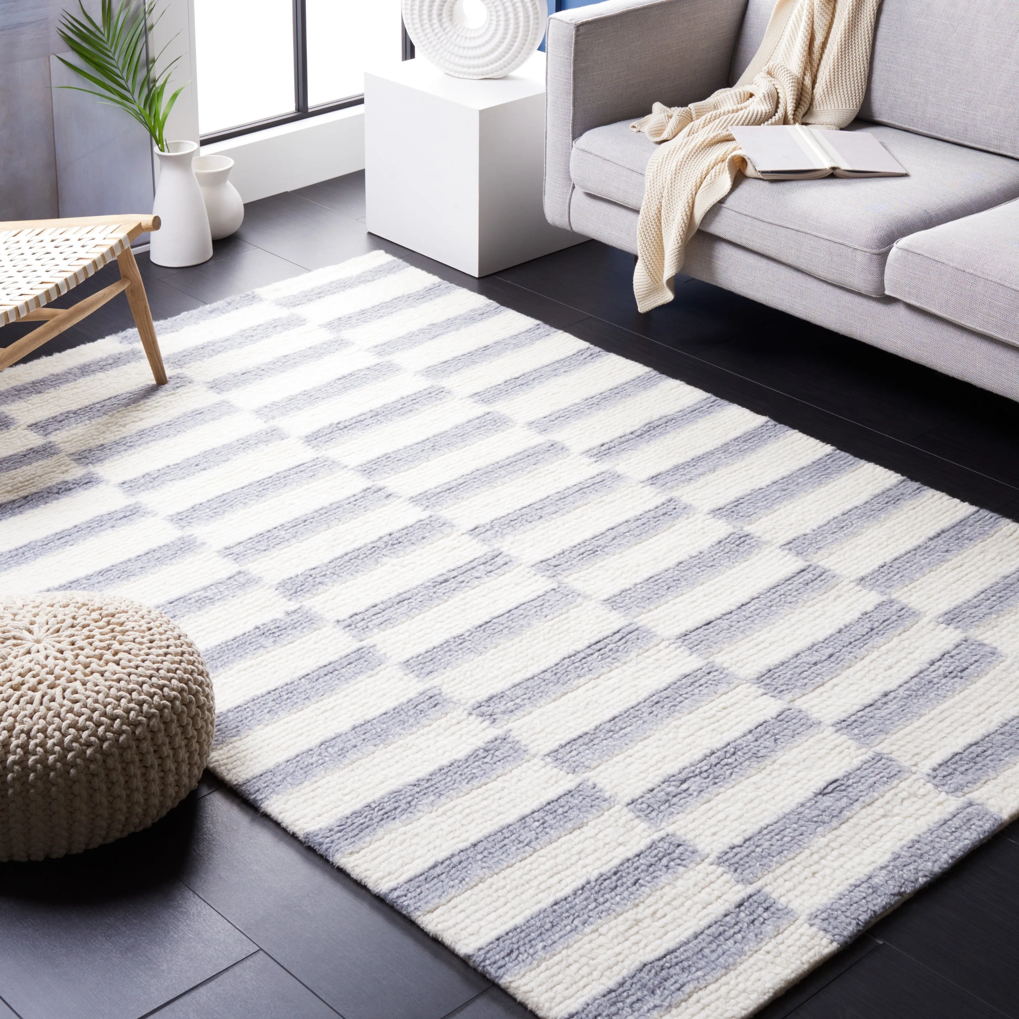 SAFAVIEH Handmade Vermont Cristy New Zealand Wool Rug