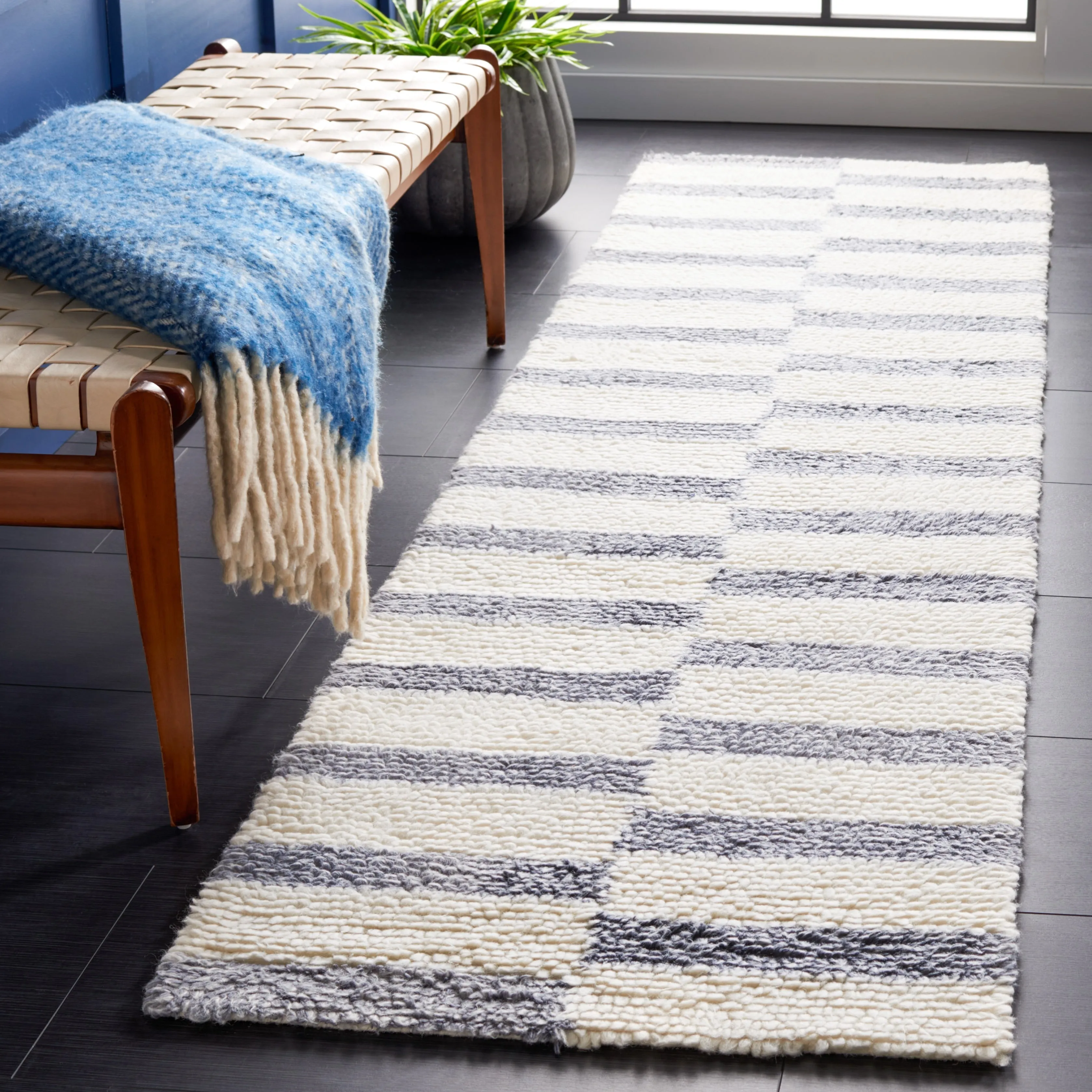 SAFAVIEH Handmade Vermont Cristy New Zealand Wool Rug