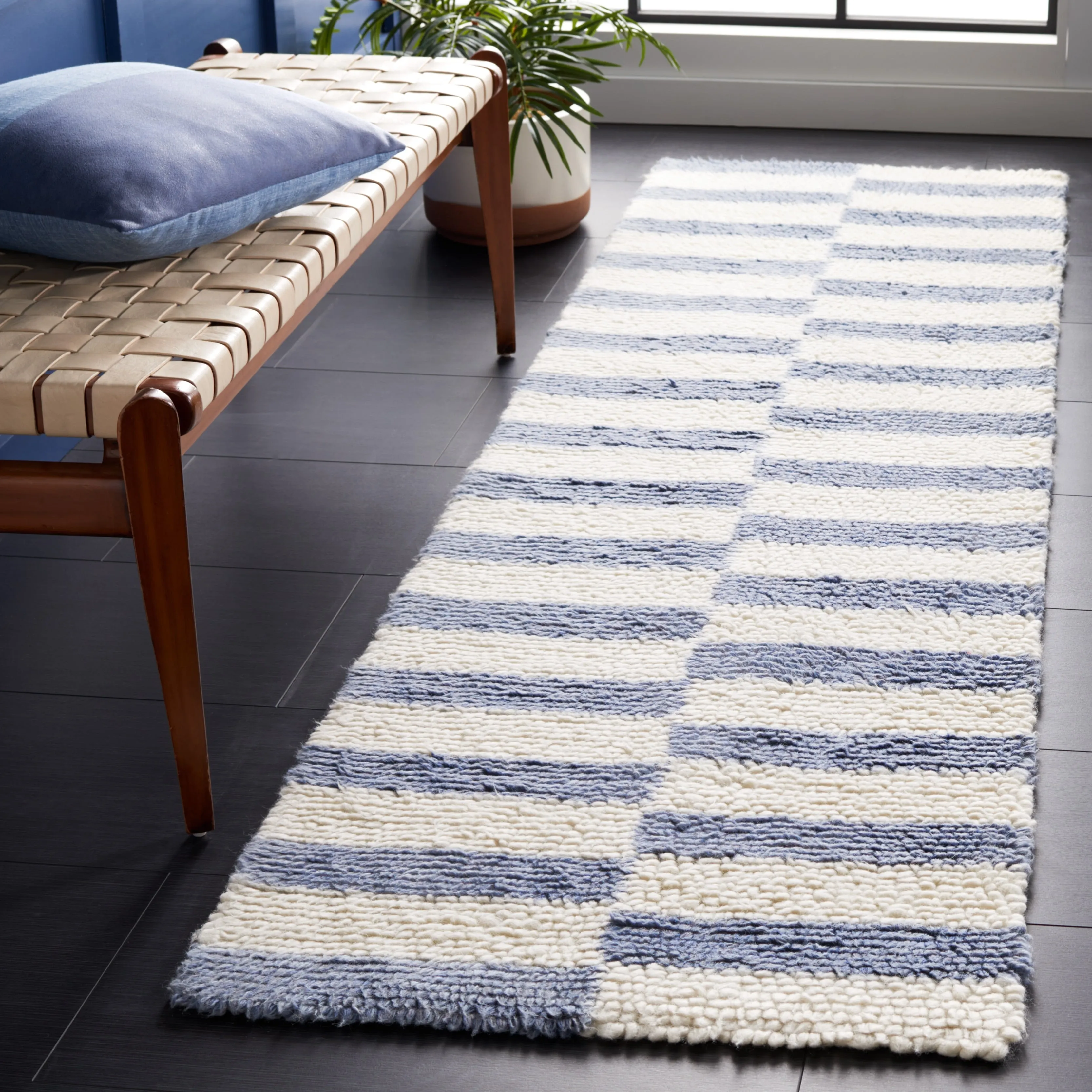 SAFAVIEH Handmade Vermont Cristy New Zealand Wool Rug