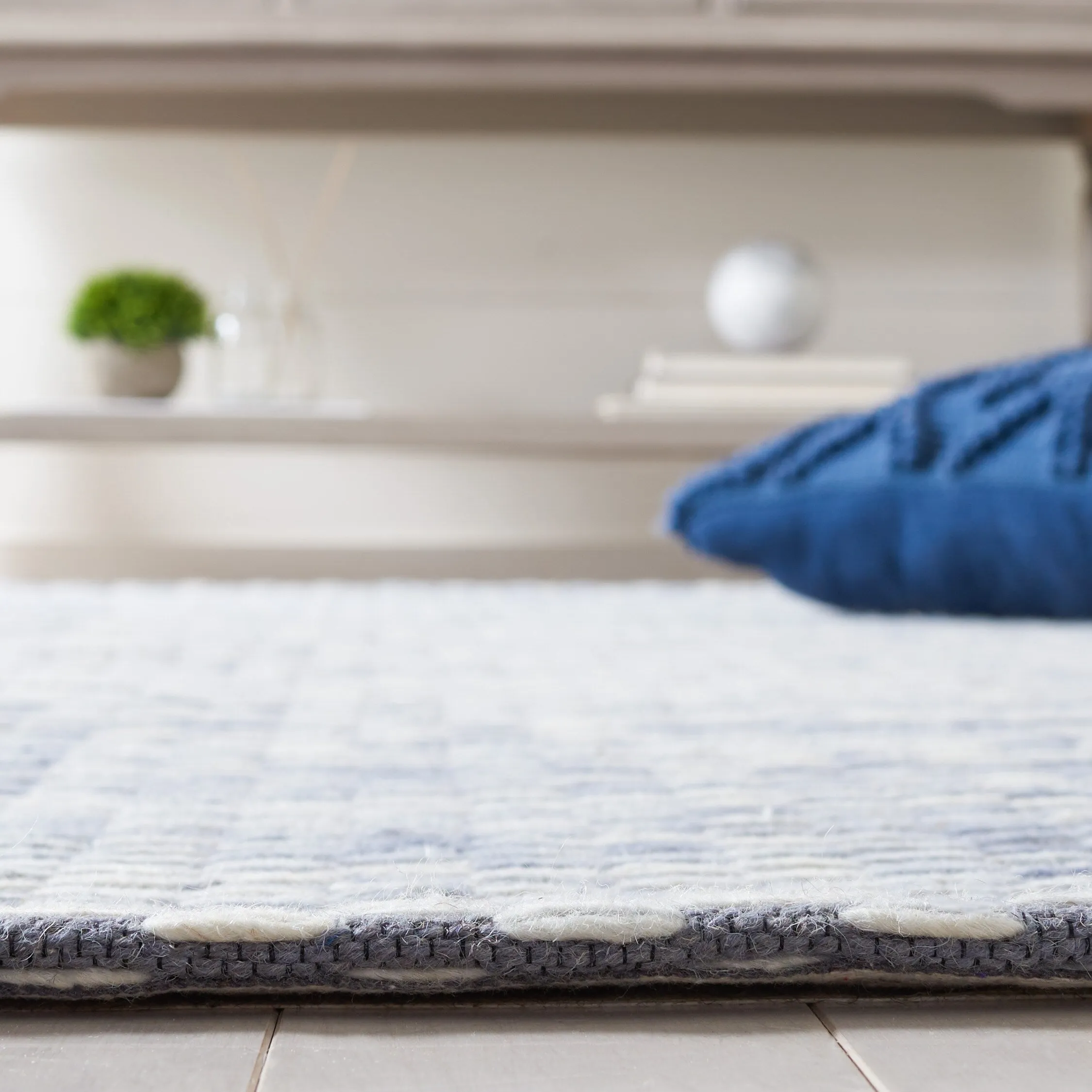 SAFAVIEH Marbella Imcke Wool Rug