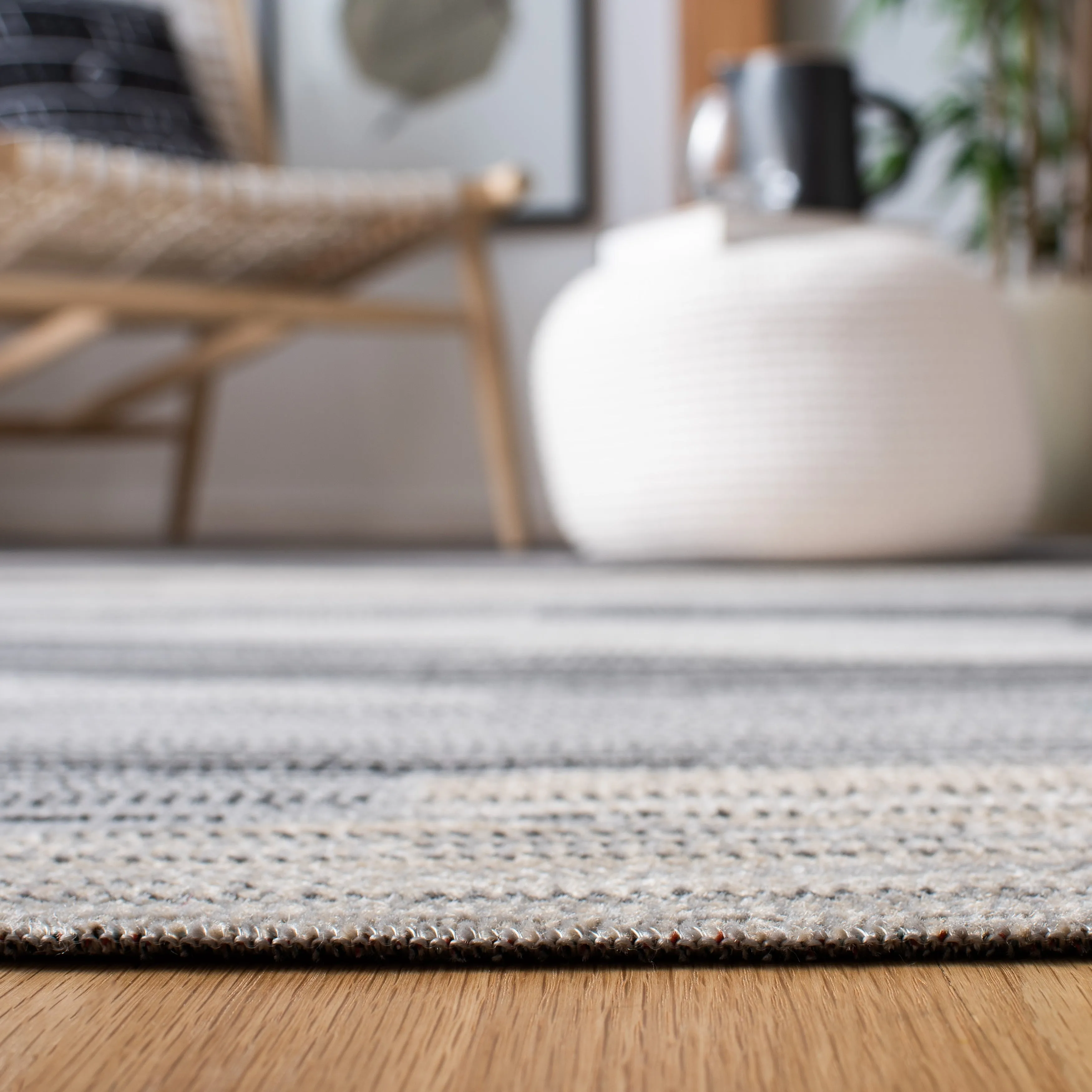 SAFAVIEH Montage Sunija Indoor/ Outdoor Waterproof Patio Backyard Rug