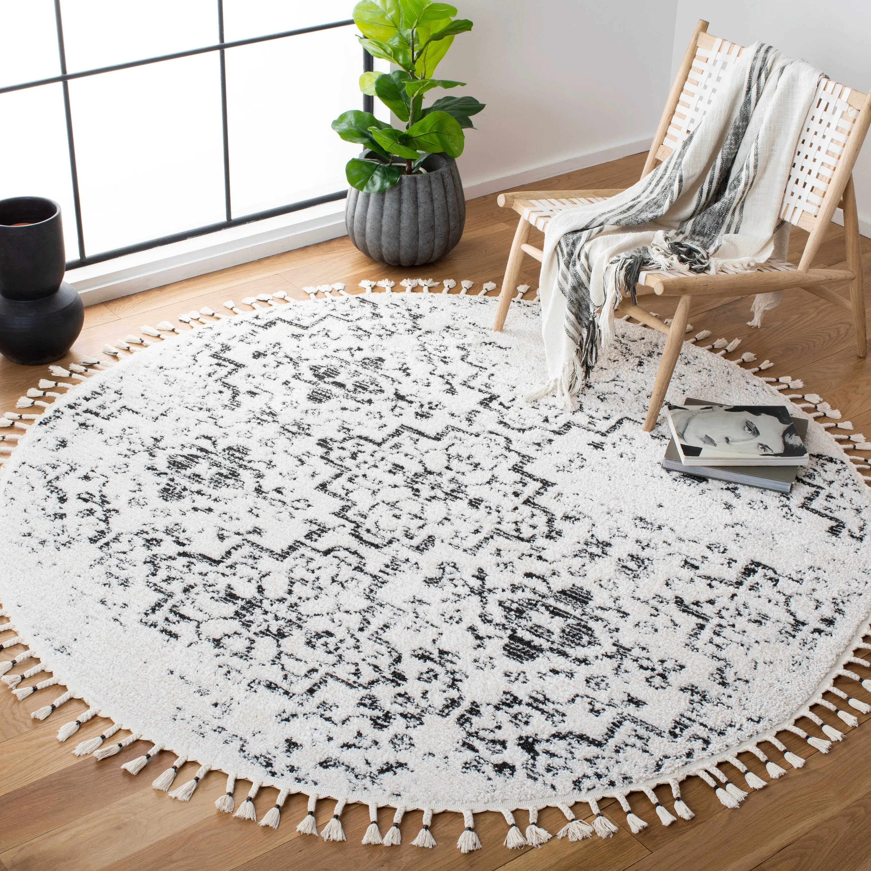 SAFAVIEH Moroccan Tassel Shag Reatha 0.75-inch Thick Rug