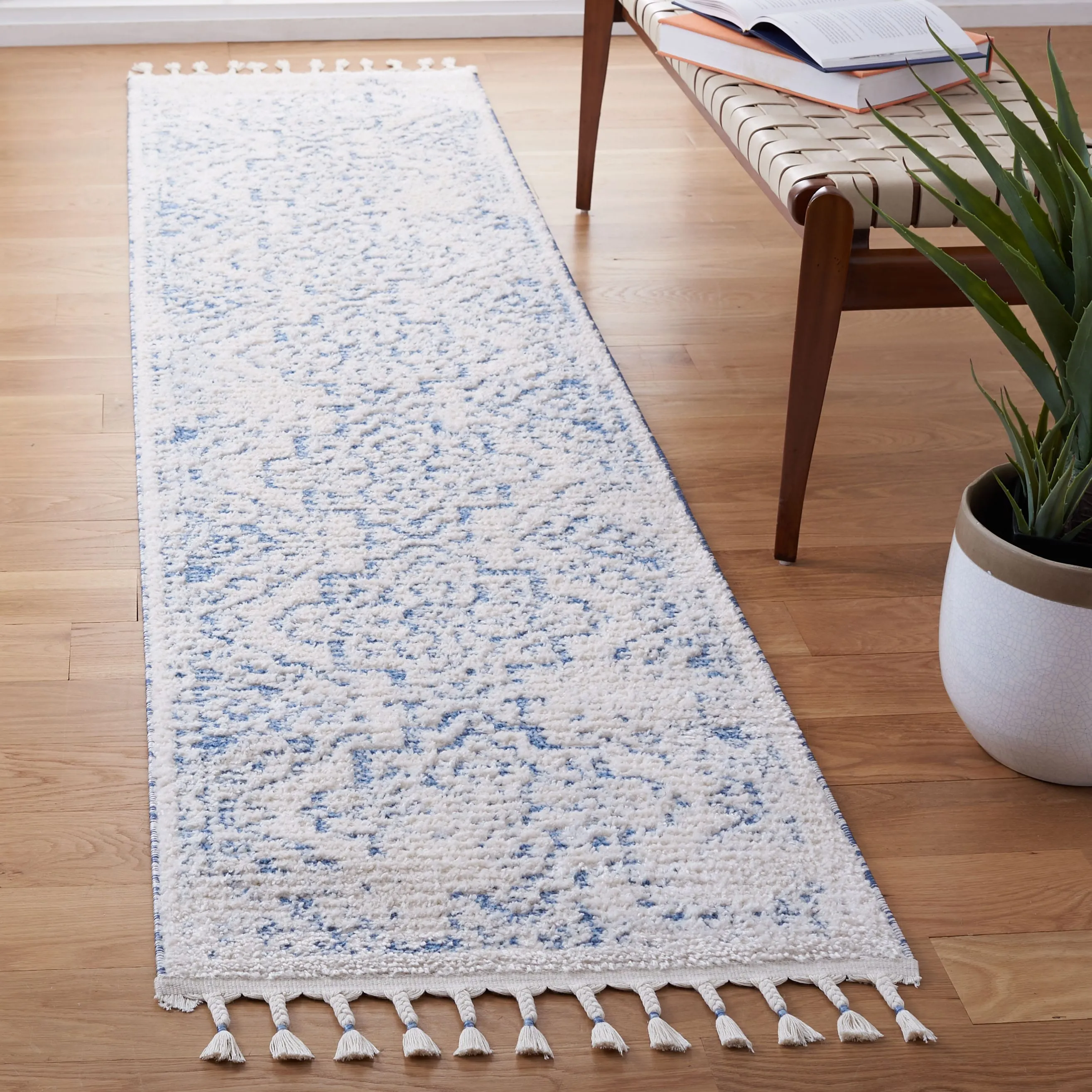 SAFAVIEH Moroccan Tassel Shag Reatha 0.75-inch Thick Rug