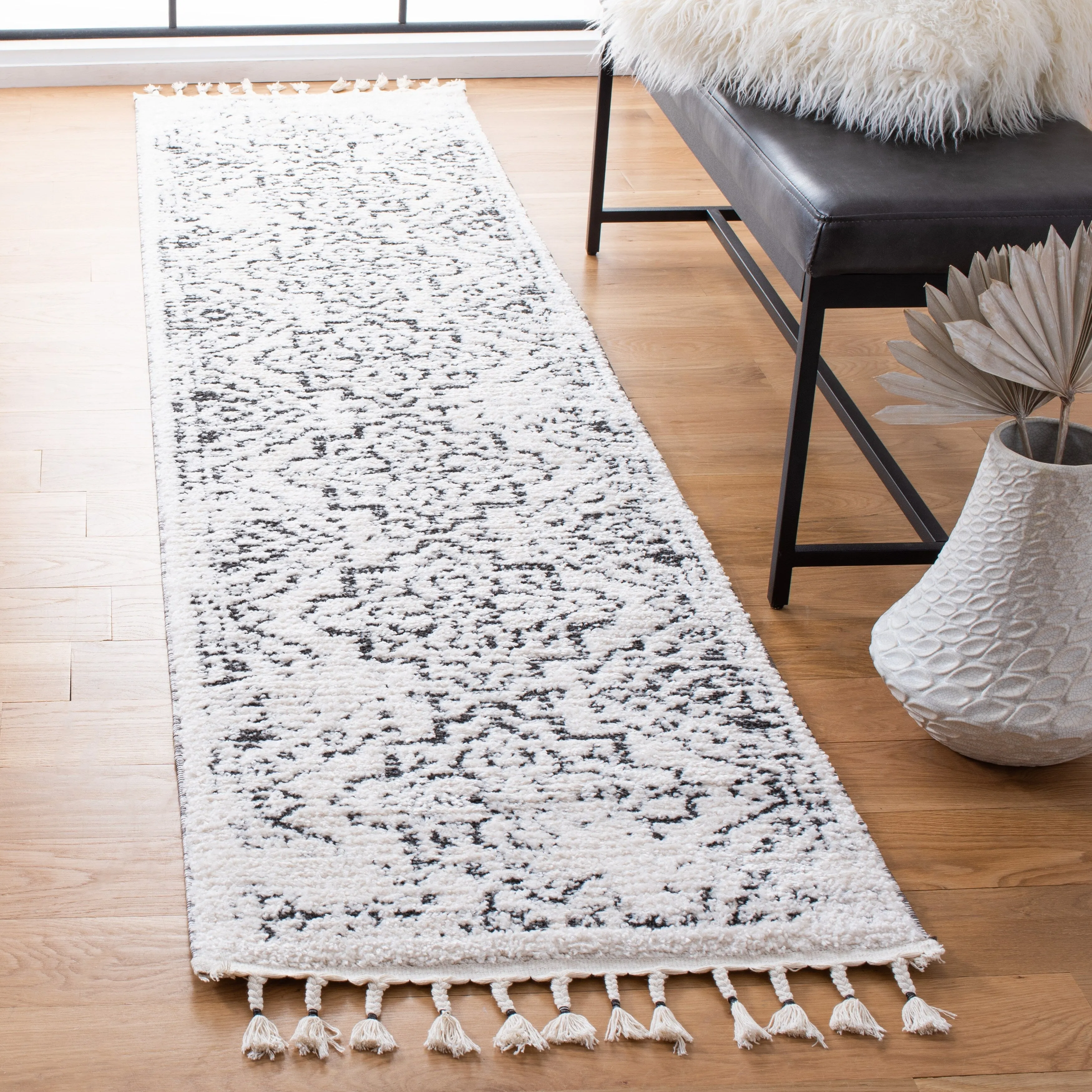 SAFAVIEH Moroccan Tassel Shag Reatha 0.75-inch Thick Rug