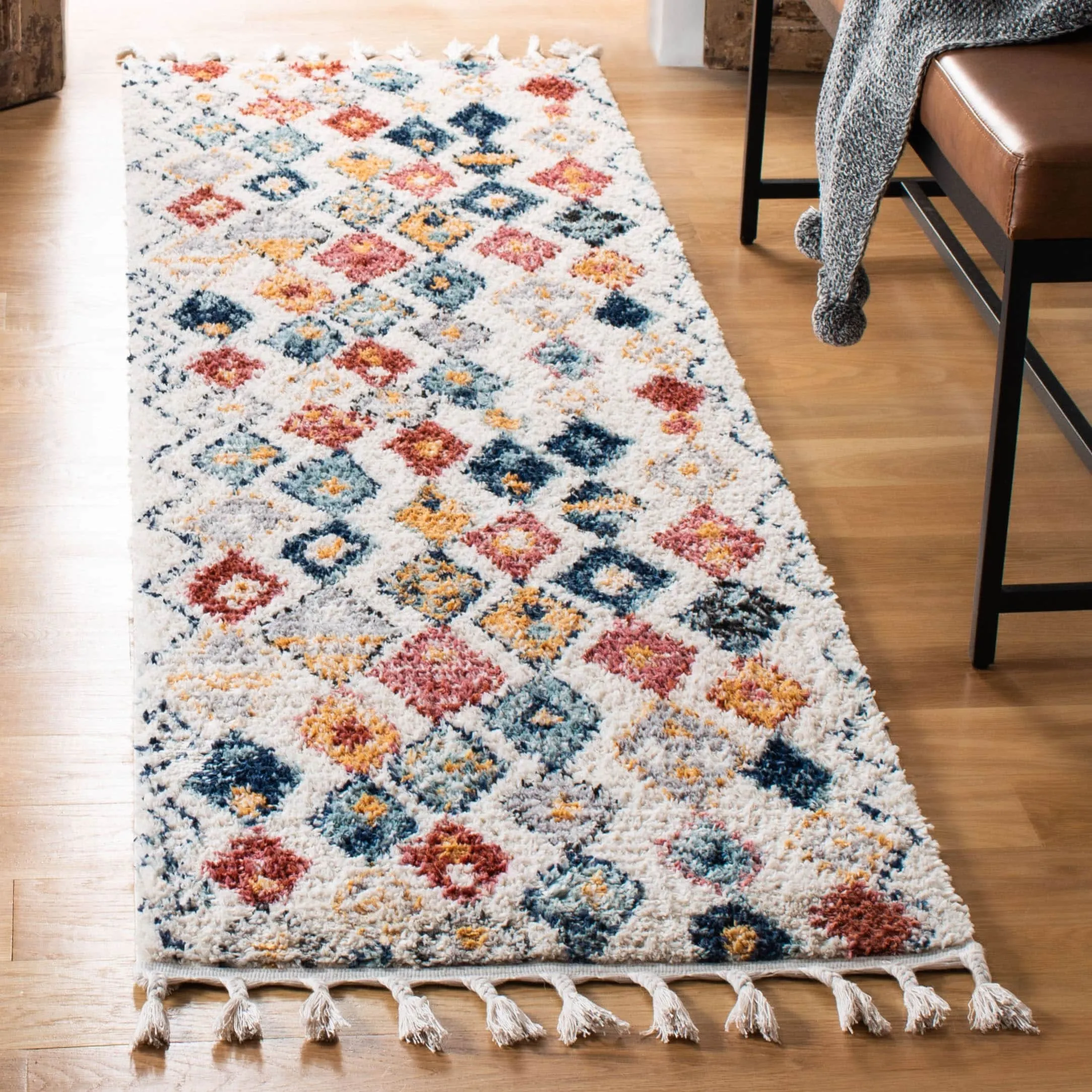 SAFAVIEH Morocco Bohemian & Eclectic Vlasta Tribal Cream/Multi Polyester Rug
