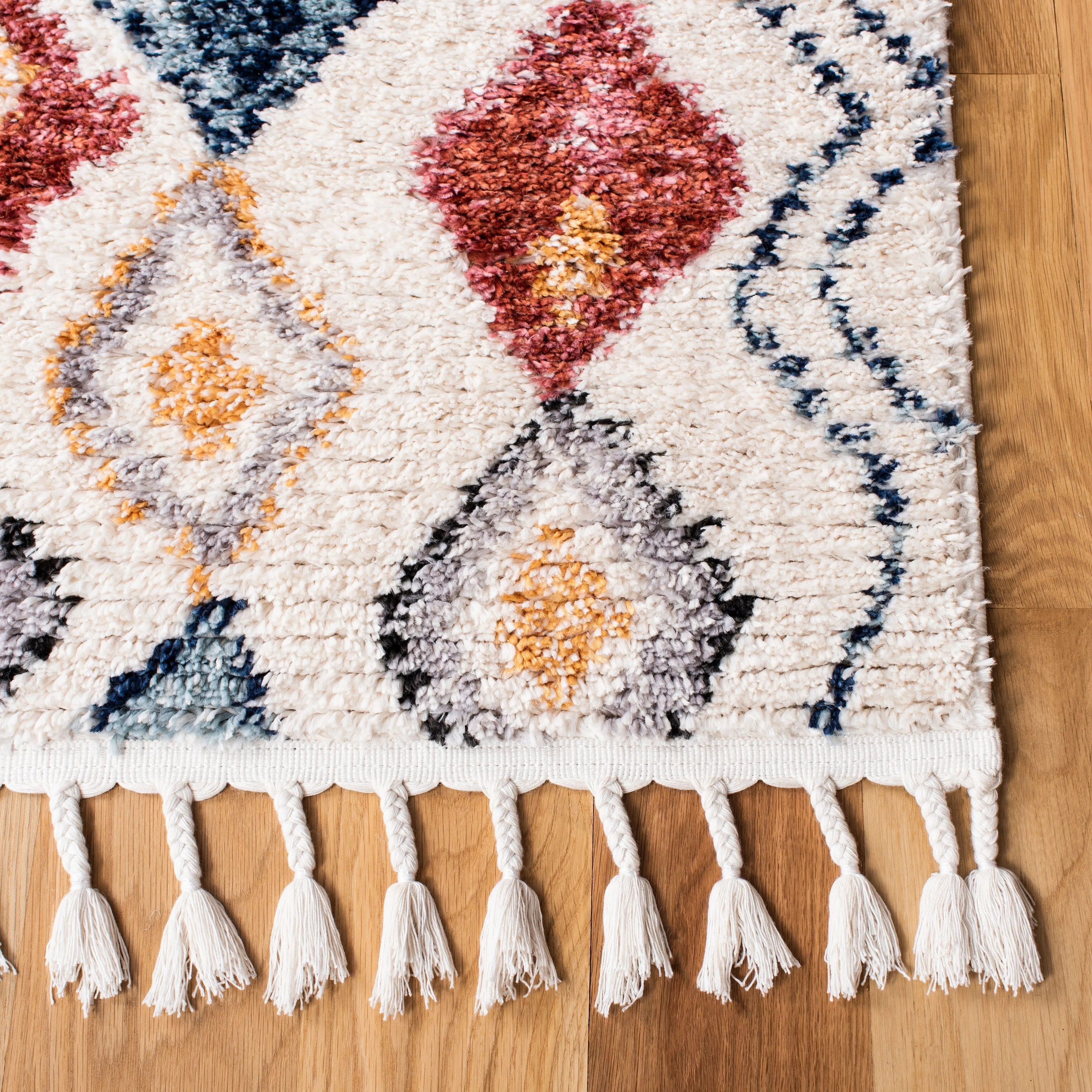 SAFAVIEH Morocco Bohemian & Eclectic Vlasta Tribal Cream/Multi Polyester Rug