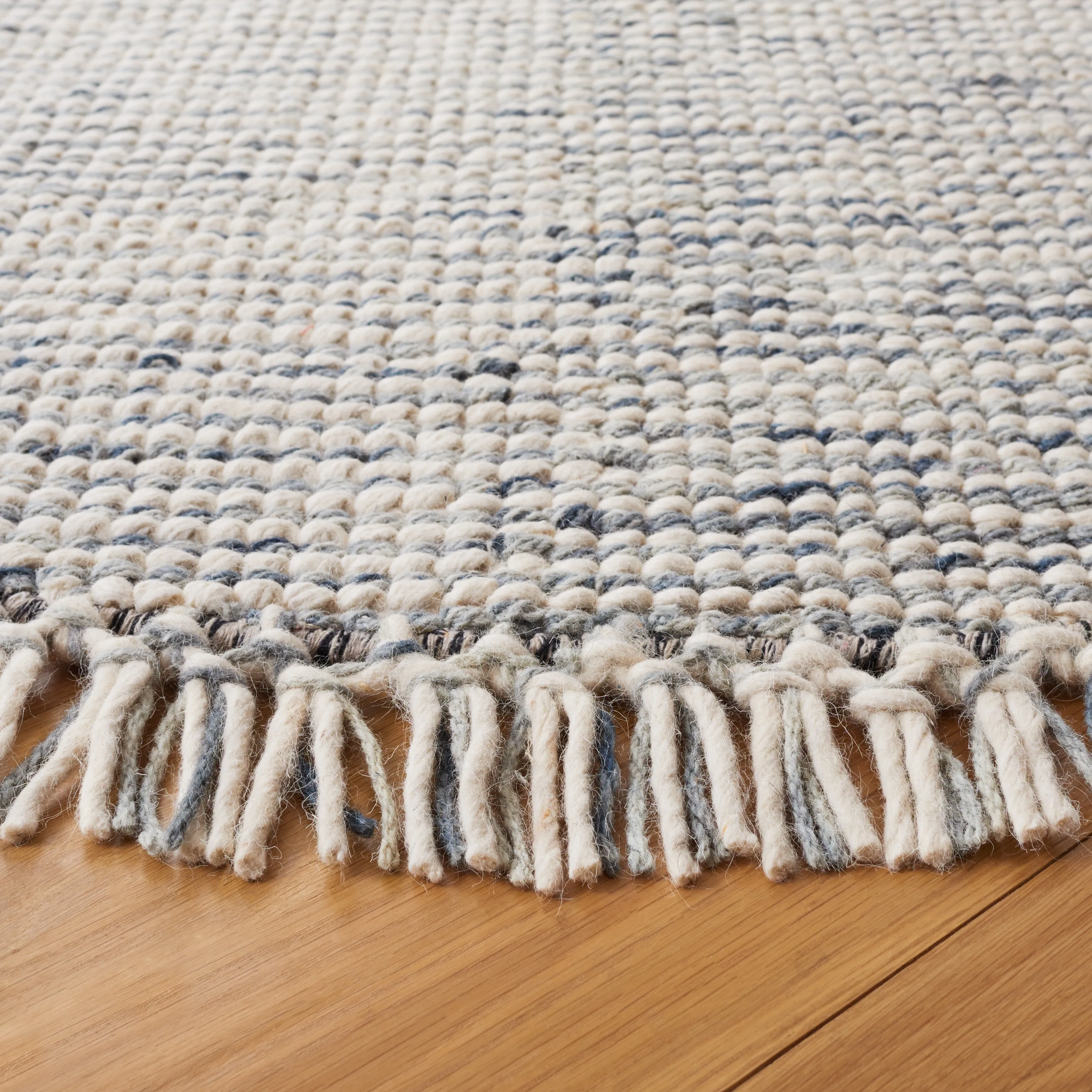 SAFAVIEH Natura Bernetta Wool Fringe Rug