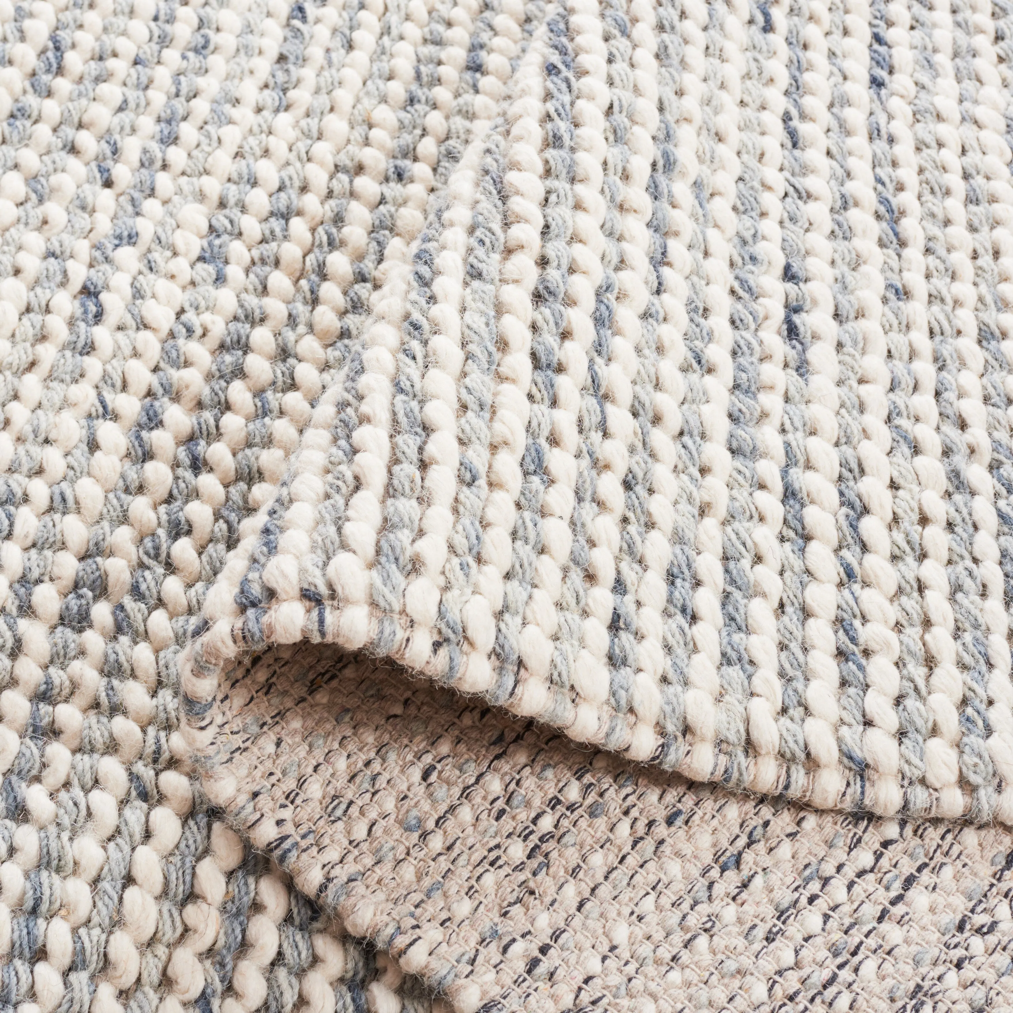 SAFAVIEH Natura Bernetta Wool Fringe Rug