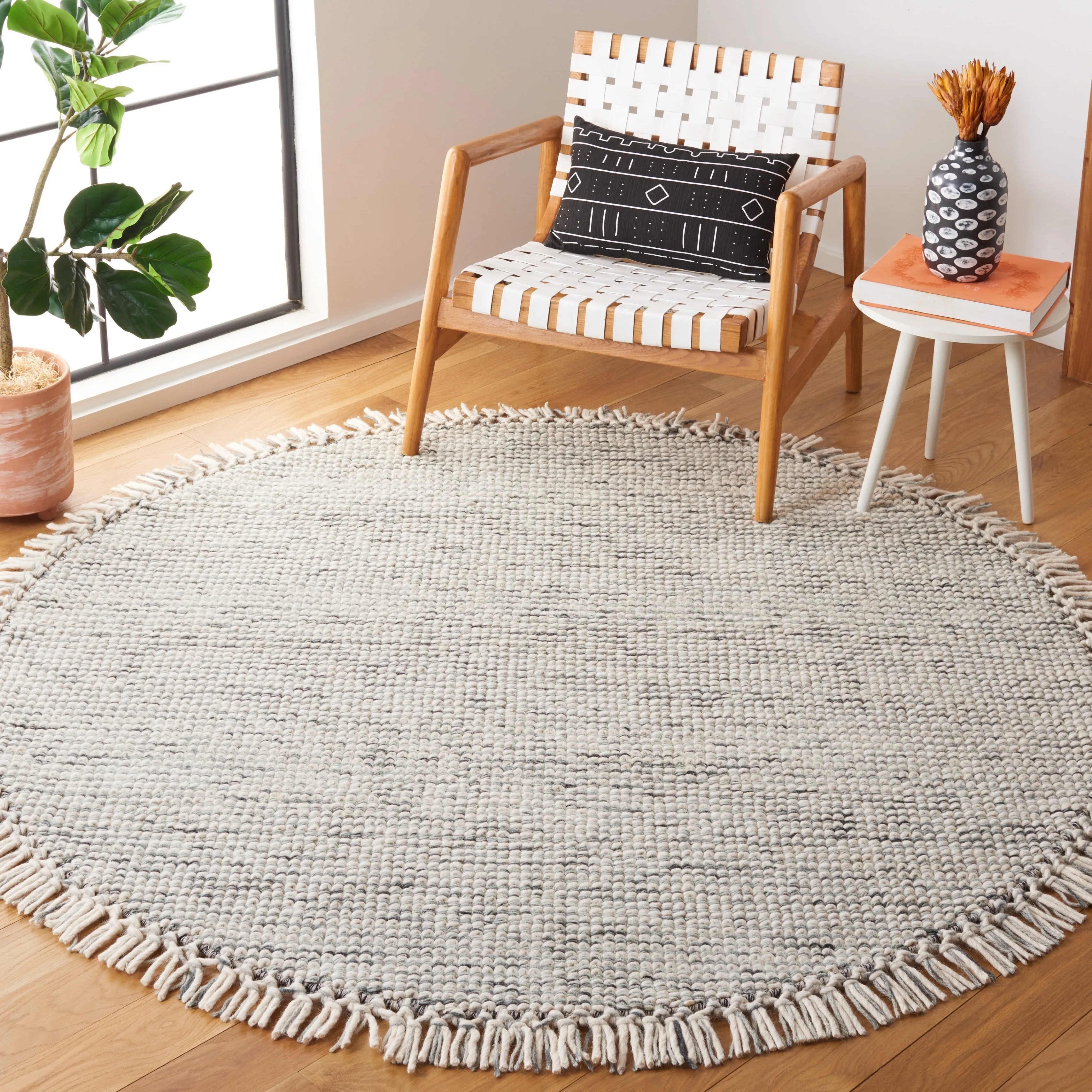 SAFAVIEH Natura Bernetta Wool Fringe Rug