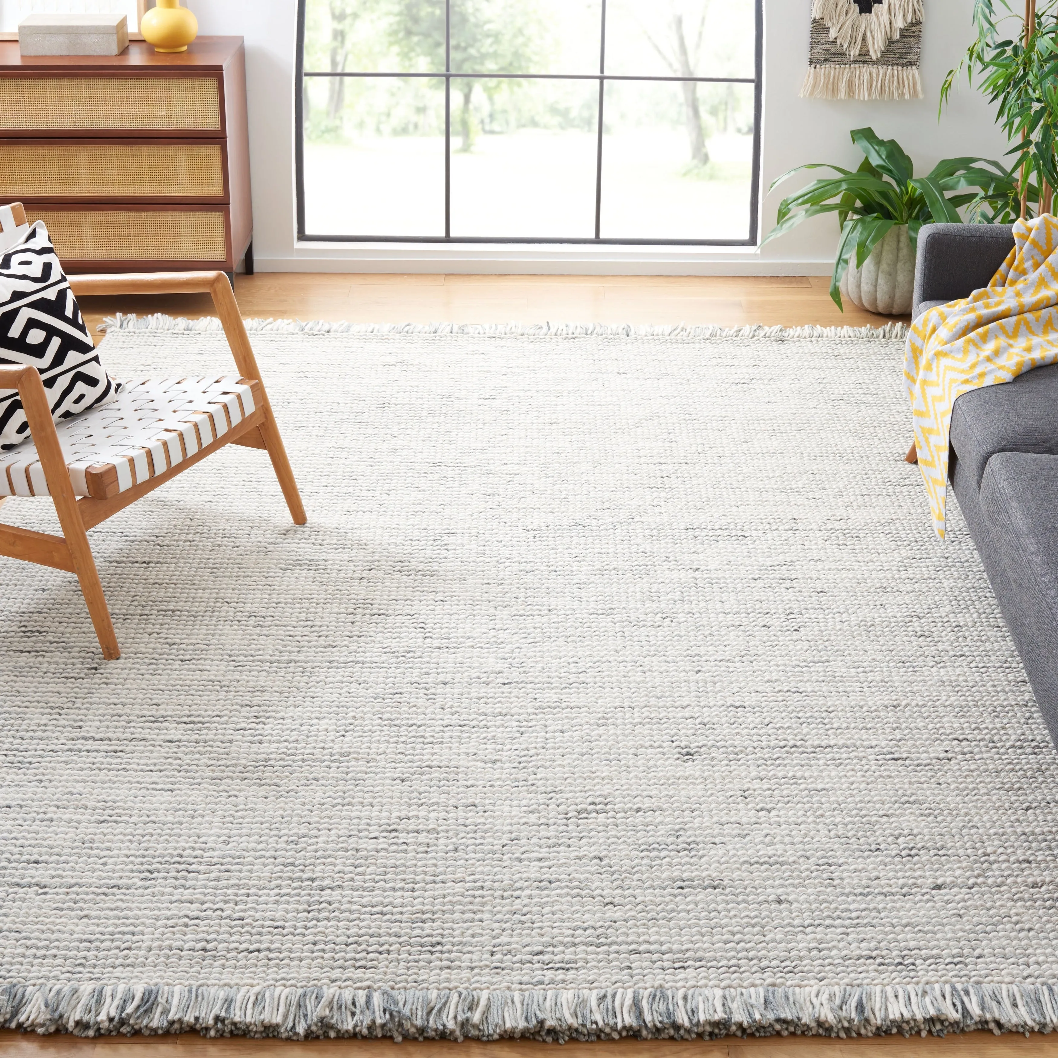 SAFAVIEH Natura Bernetta Wool Fringe Rug