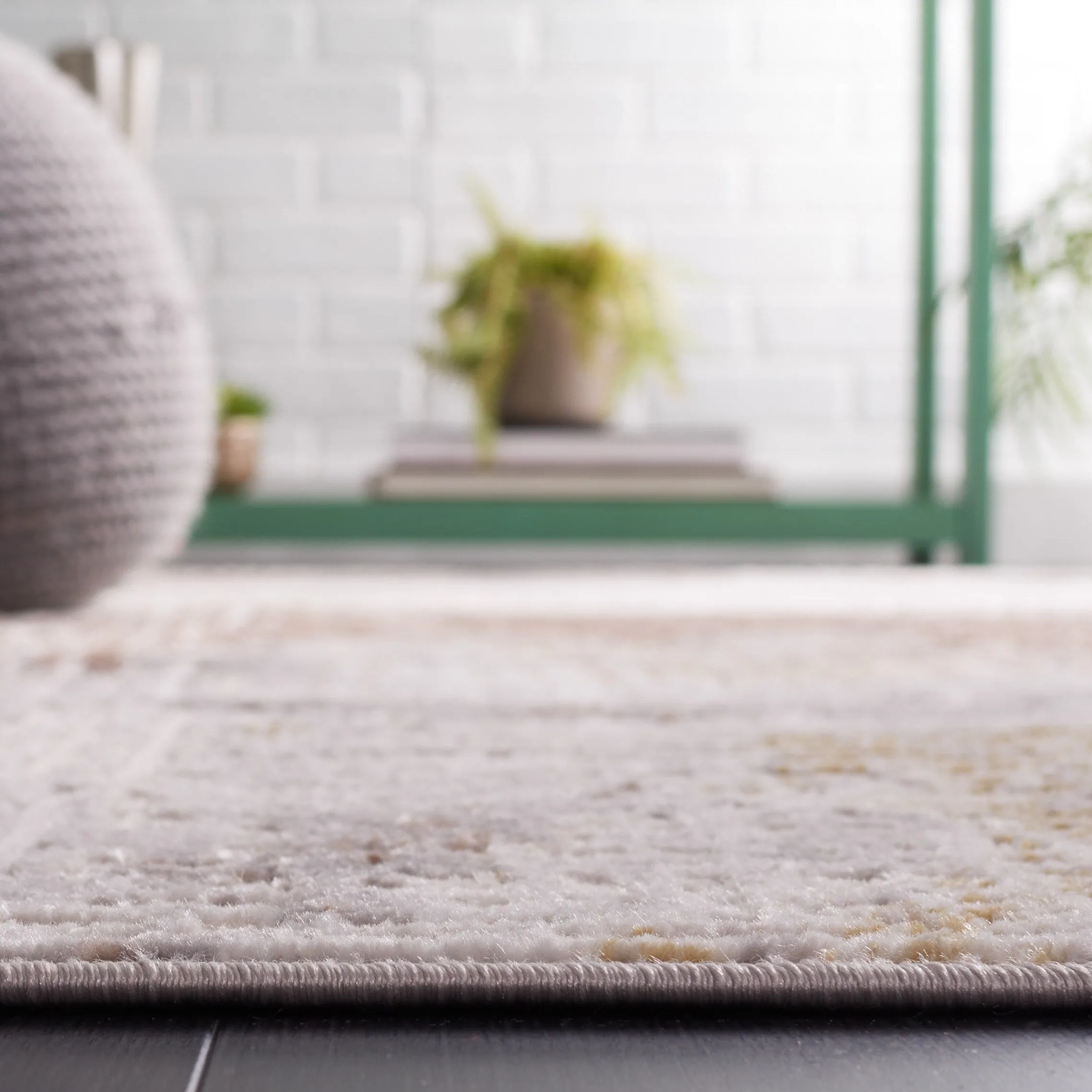 SAFAVIEH Palma Caro Modern Abstract Rug