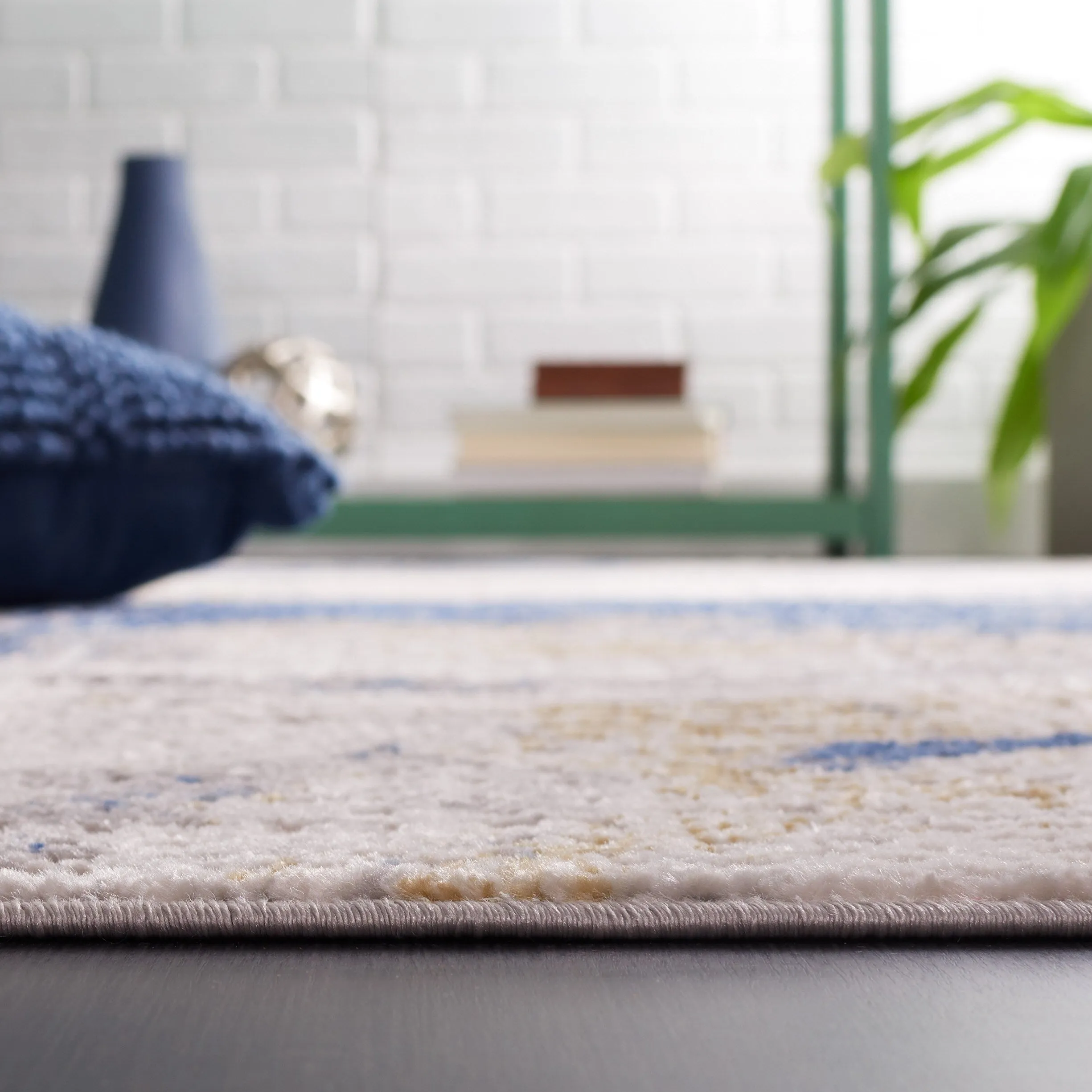 SAFAVIEH Palma Caro Modern Abstract Rug