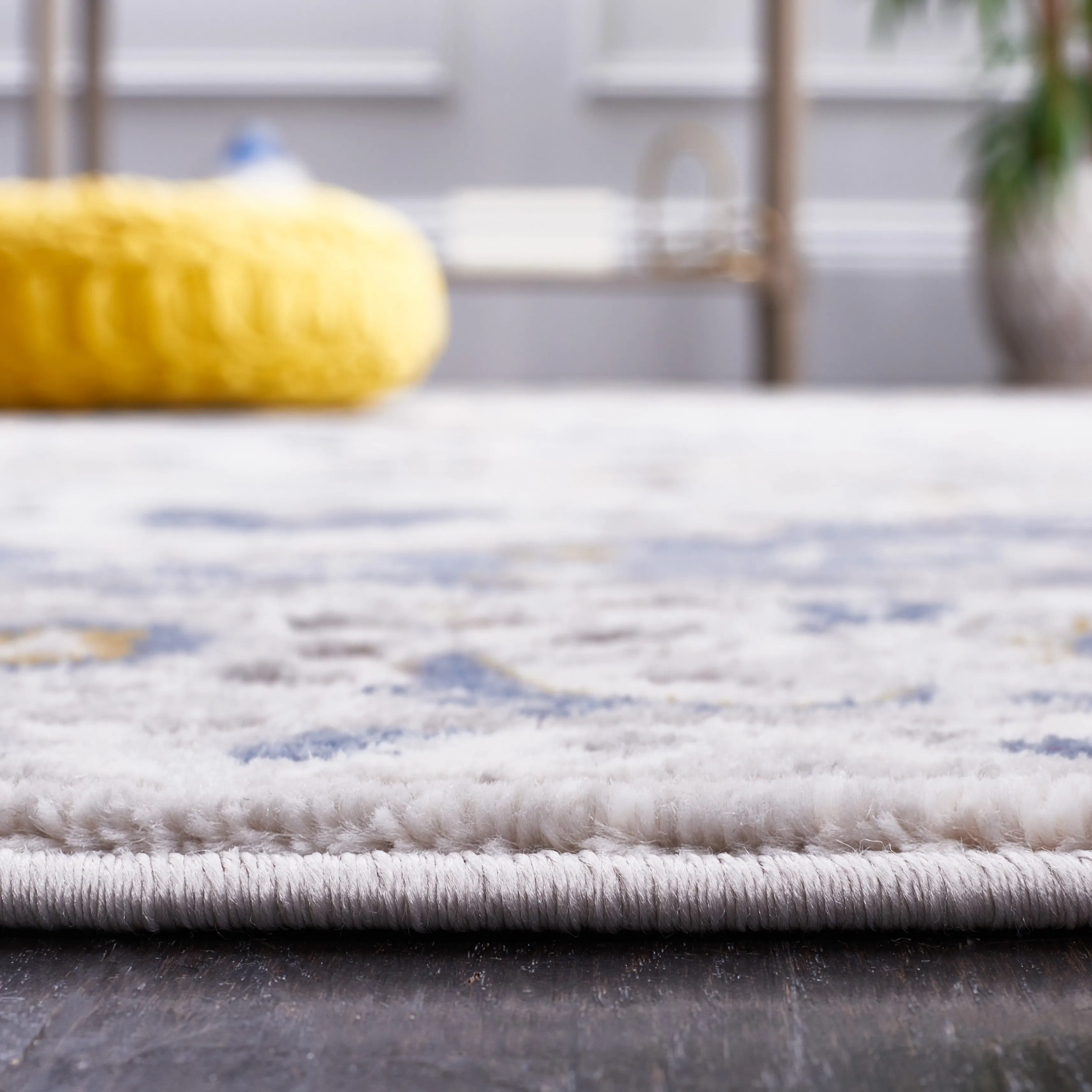 SAFAVIEH Palma Lockie Floral Oriental Rug
