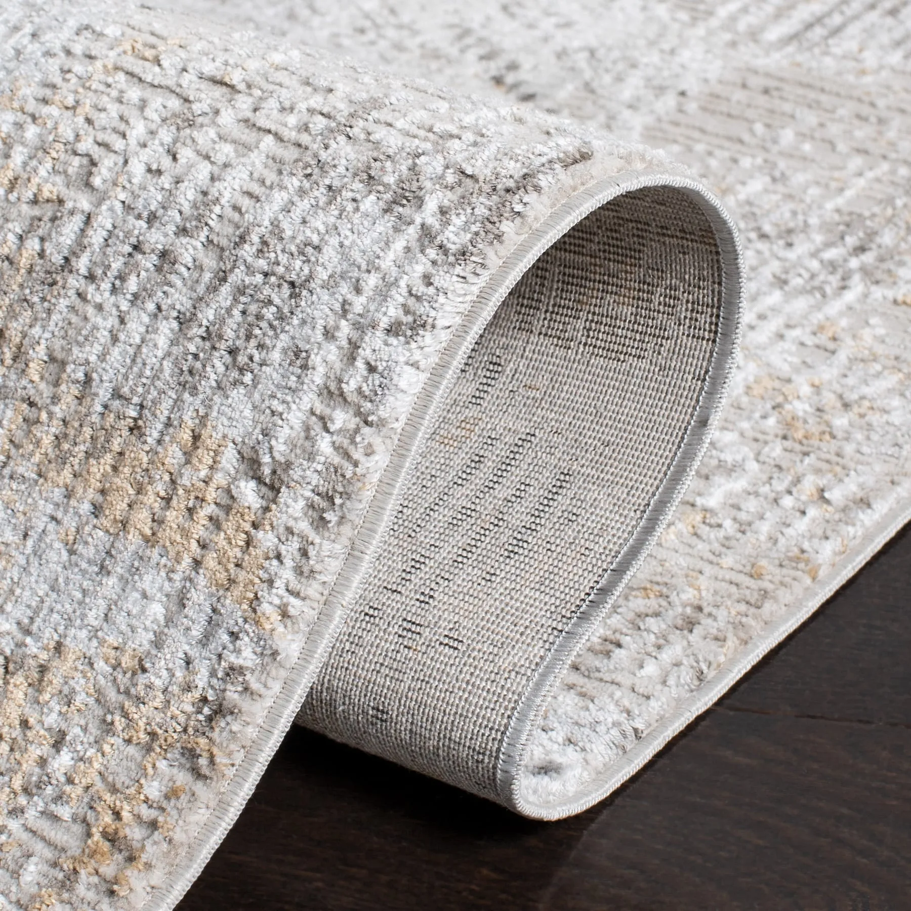 SAFAVIEH Princeton Fleta Distressed Viscose Rug