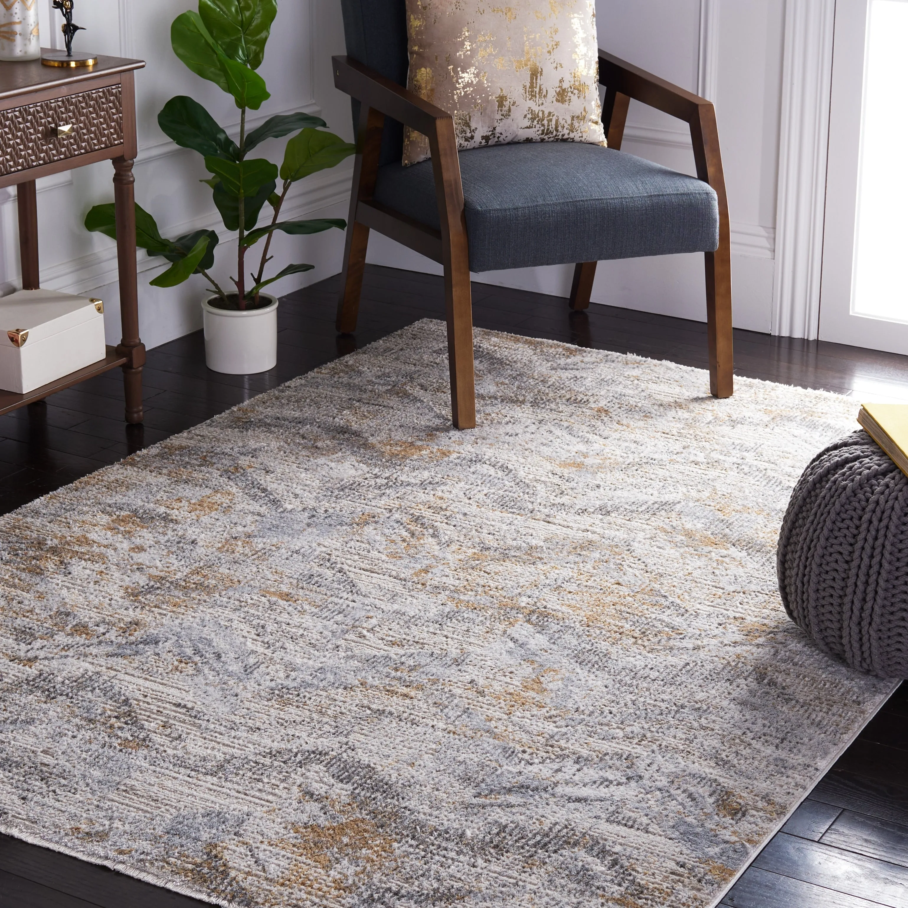SAFAVIEH Princeton Fleta Distressed Viscose Rug
