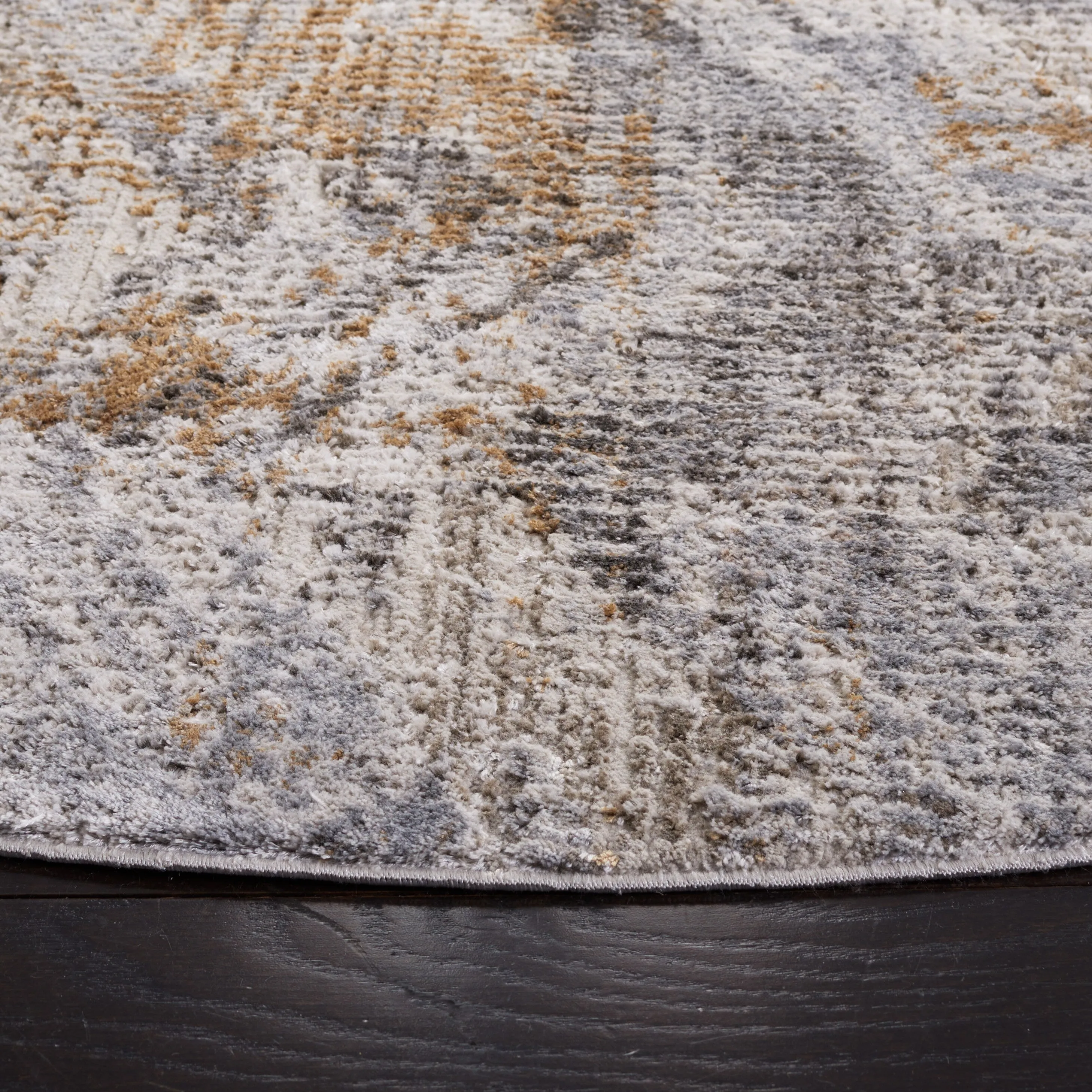 SAFAVIEH Princeton Fleta Distressed Viscose Rug