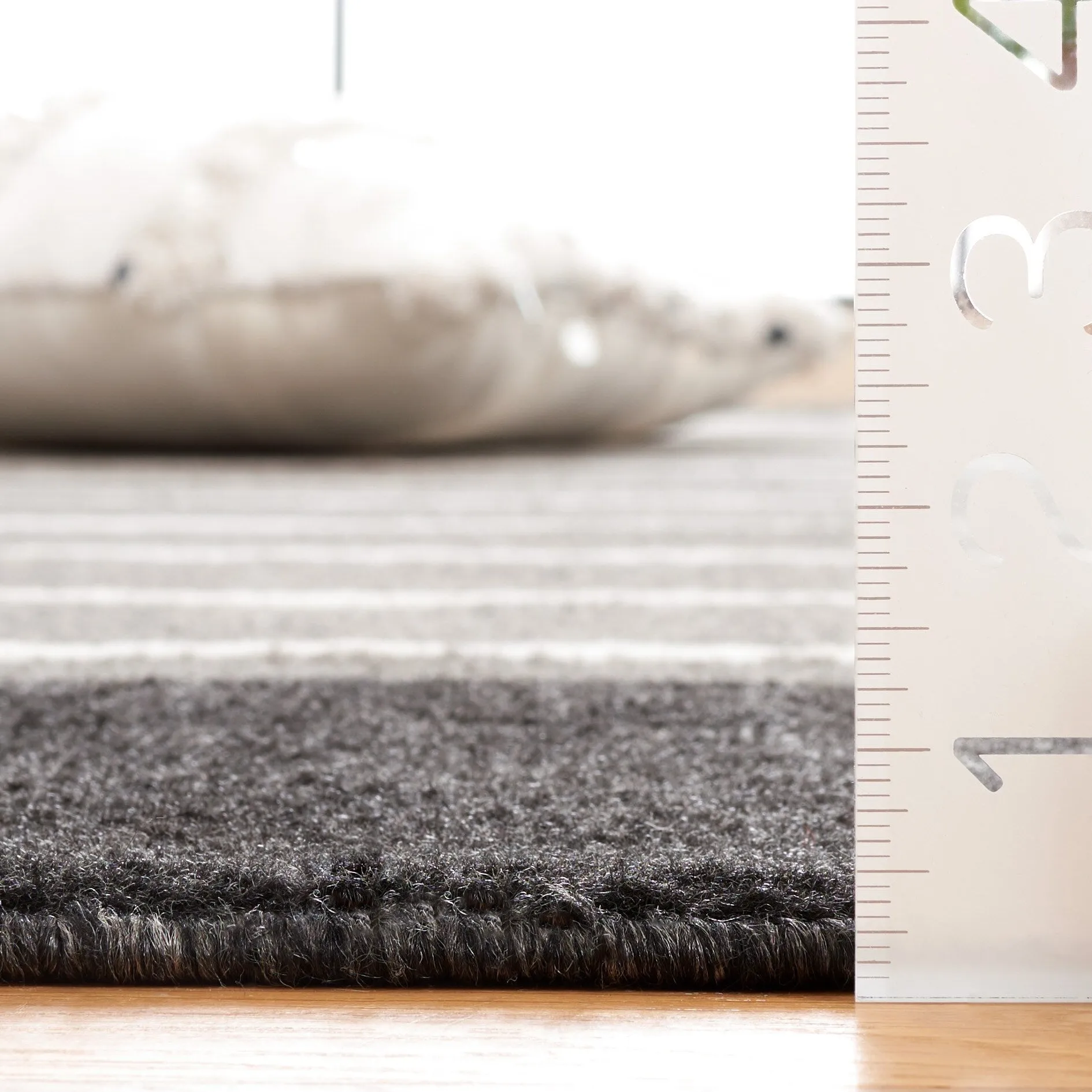 SAFAVIEH Pyramid Zilpah Casual Rug