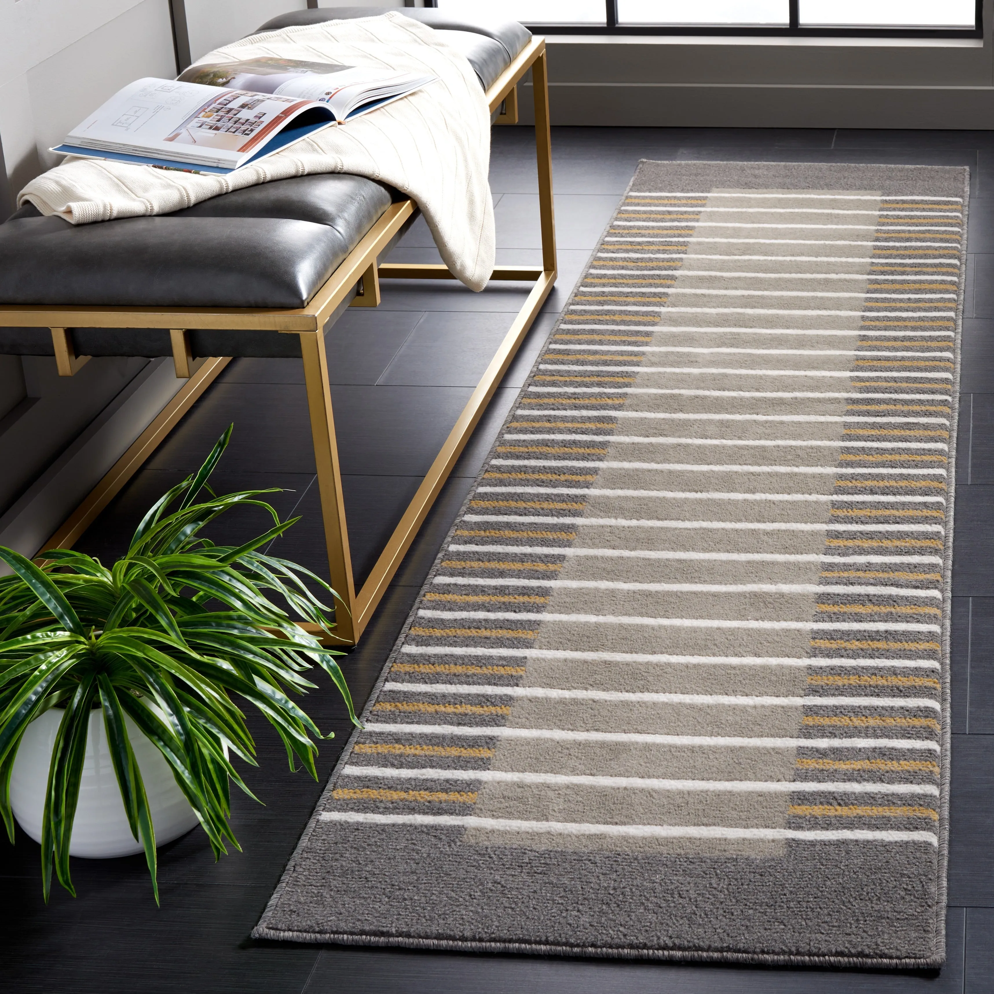 SAFAVIEH Pyramid Zilpah Casual Rug