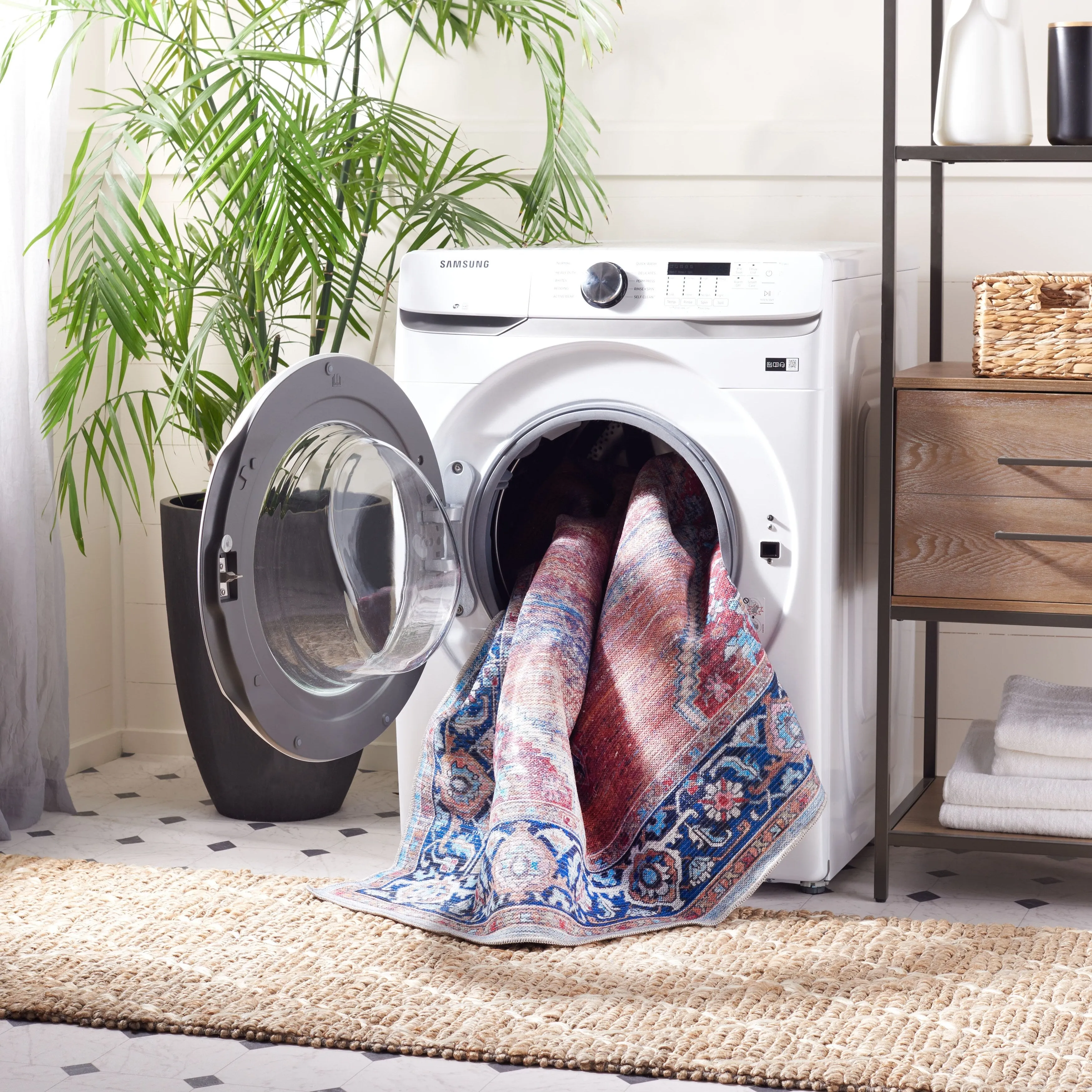SAFAVIEH Serapi Machine Washable Wilhelmine Distressed Rug