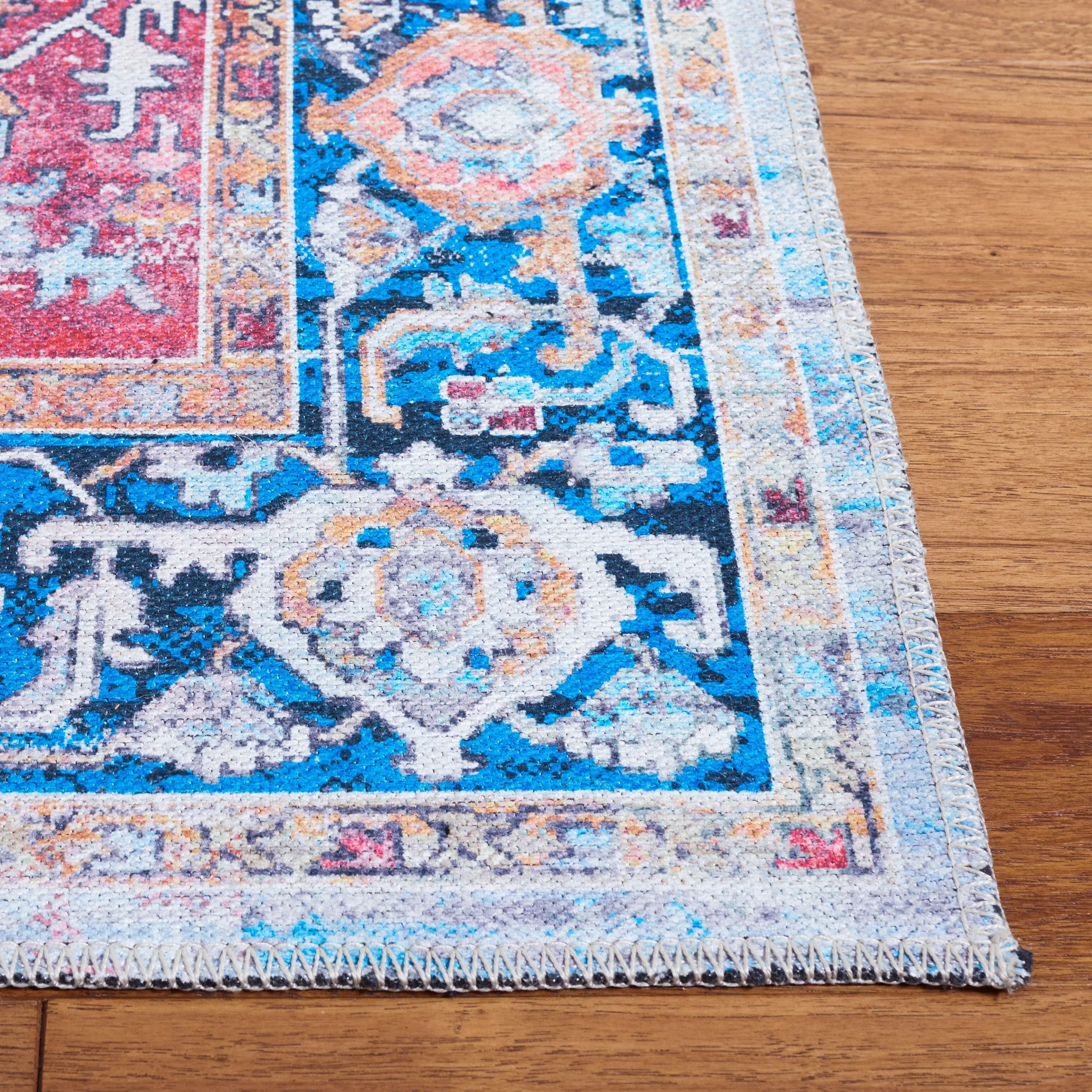 SAFAVIEH Serapi Machine Washable Wilhelmine Distressed Rug