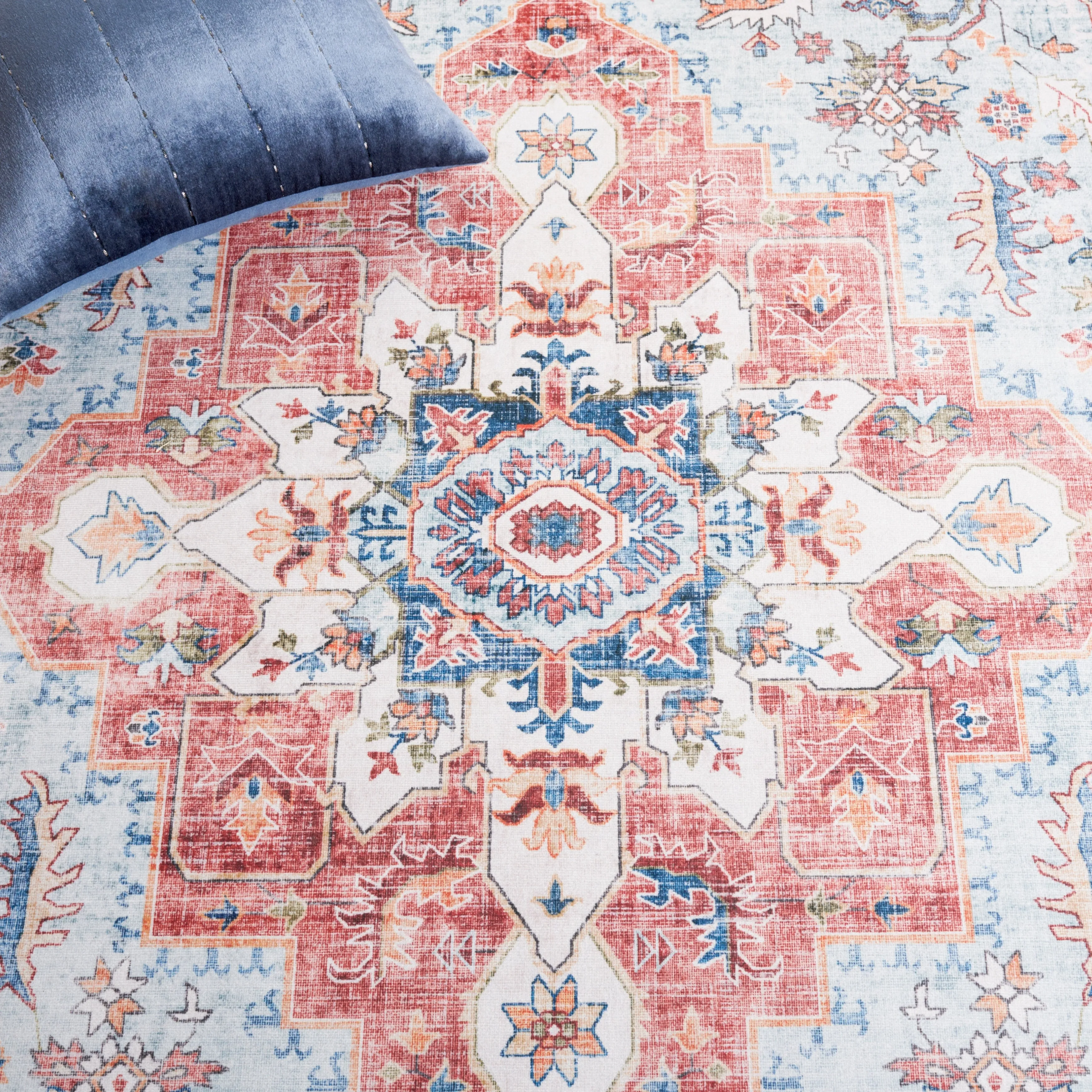 SAFAVIEH Tucson Emelia Transitional Machine Washable Rug