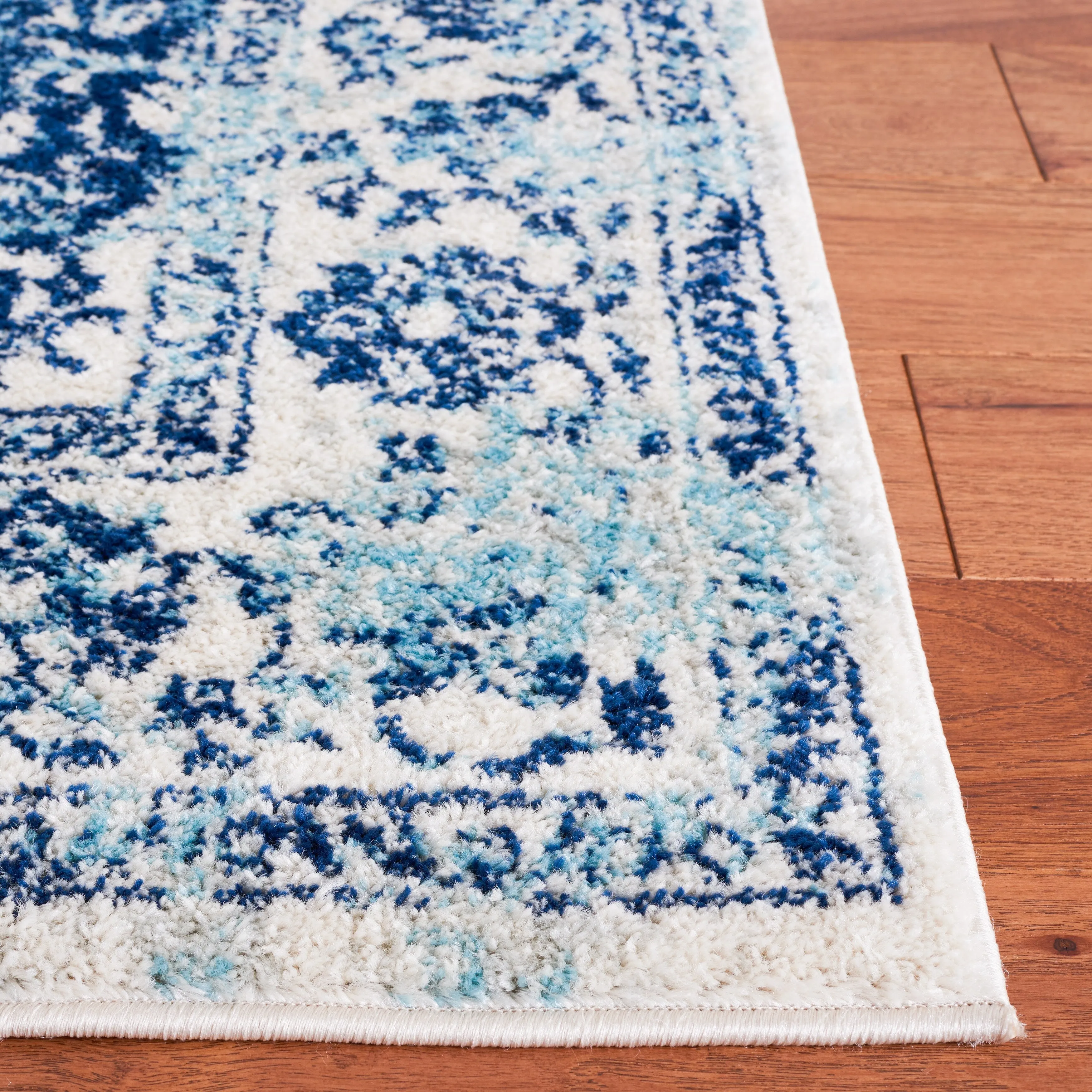SAFAVIEH Tulum Hatsumi Bohemian & Eclectic Rug