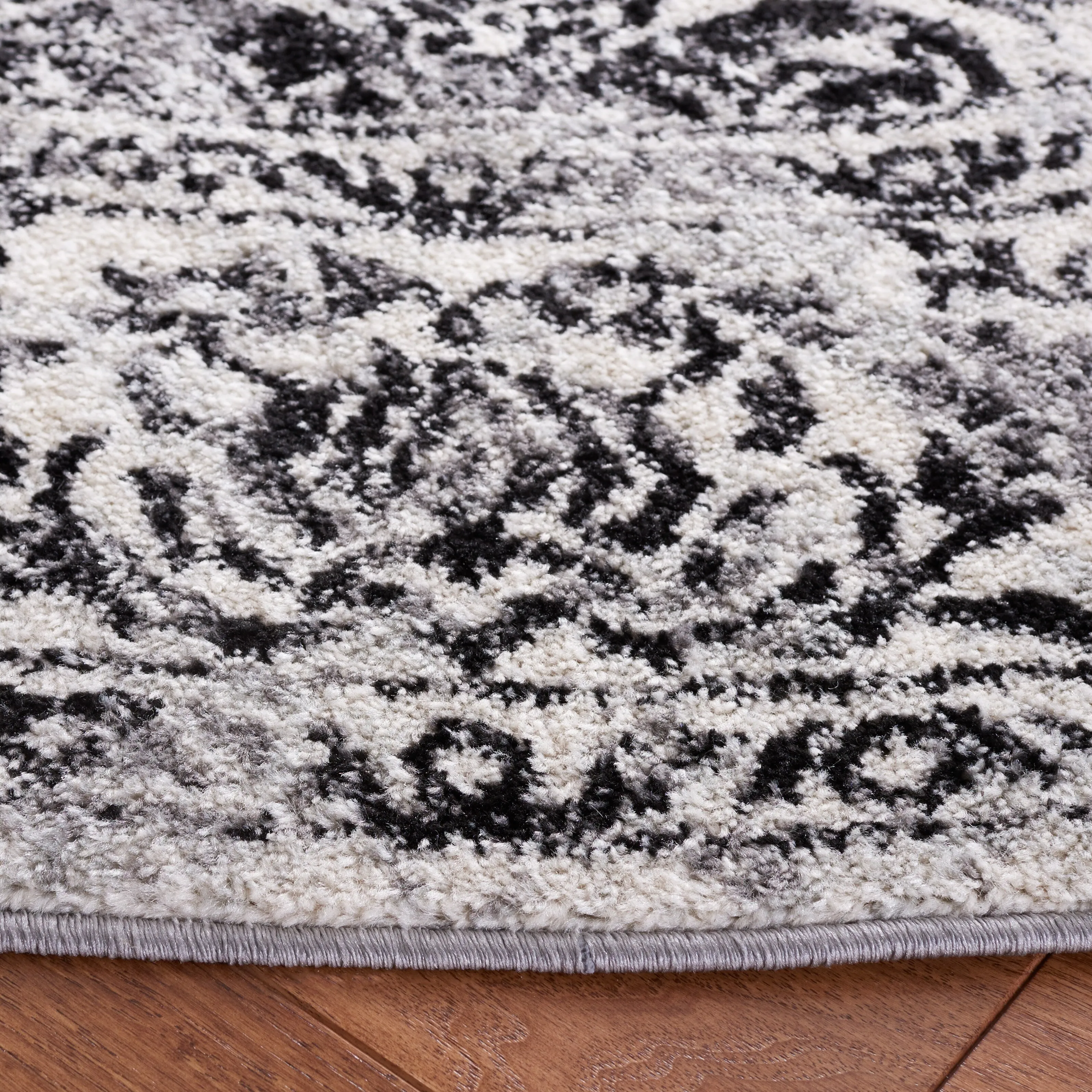SAFAVIEH Tulum Hatsumi Bohemian & Eclectic Rug