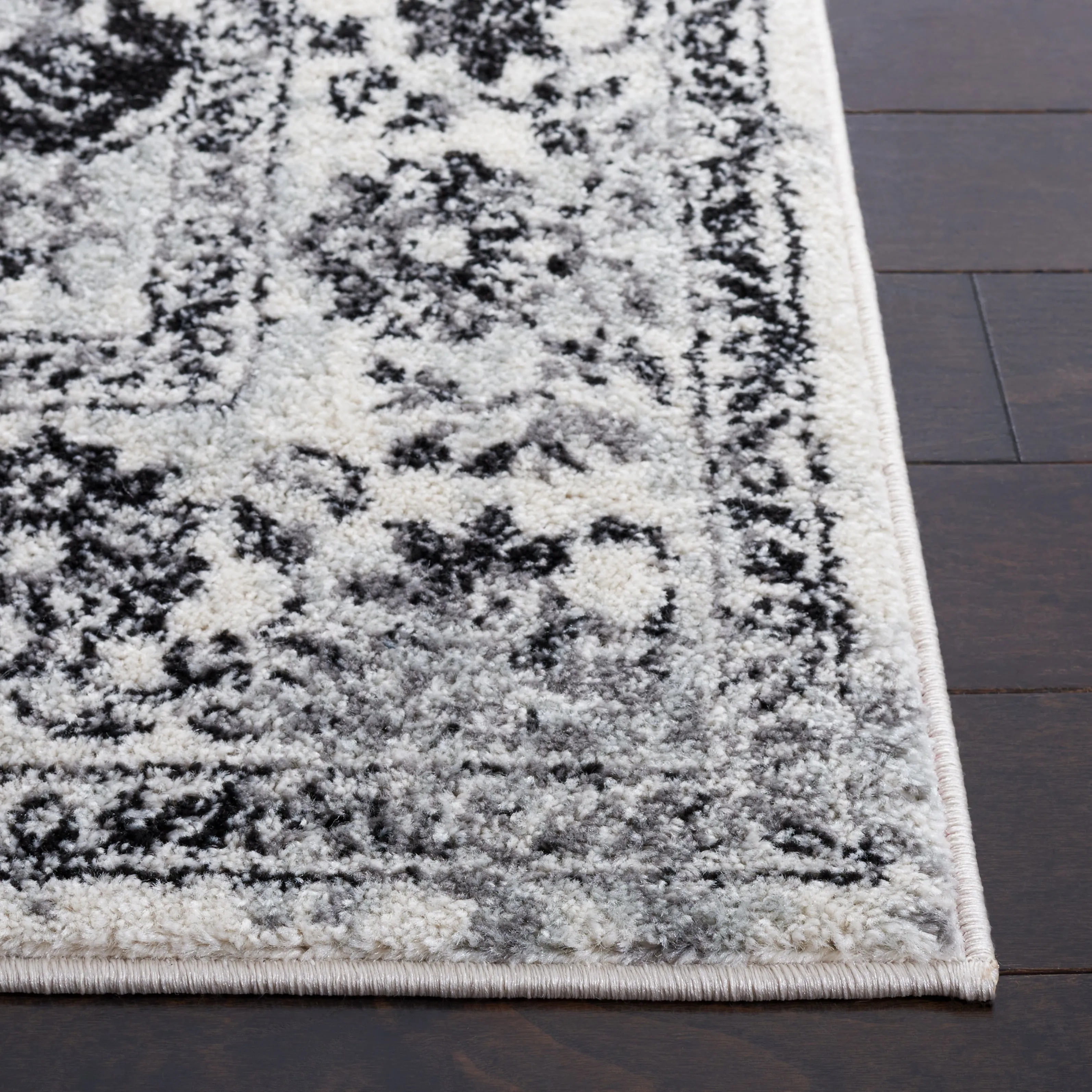 SAFAVIEH Tulum Hatsumi Bohemian & Eclectic Rug