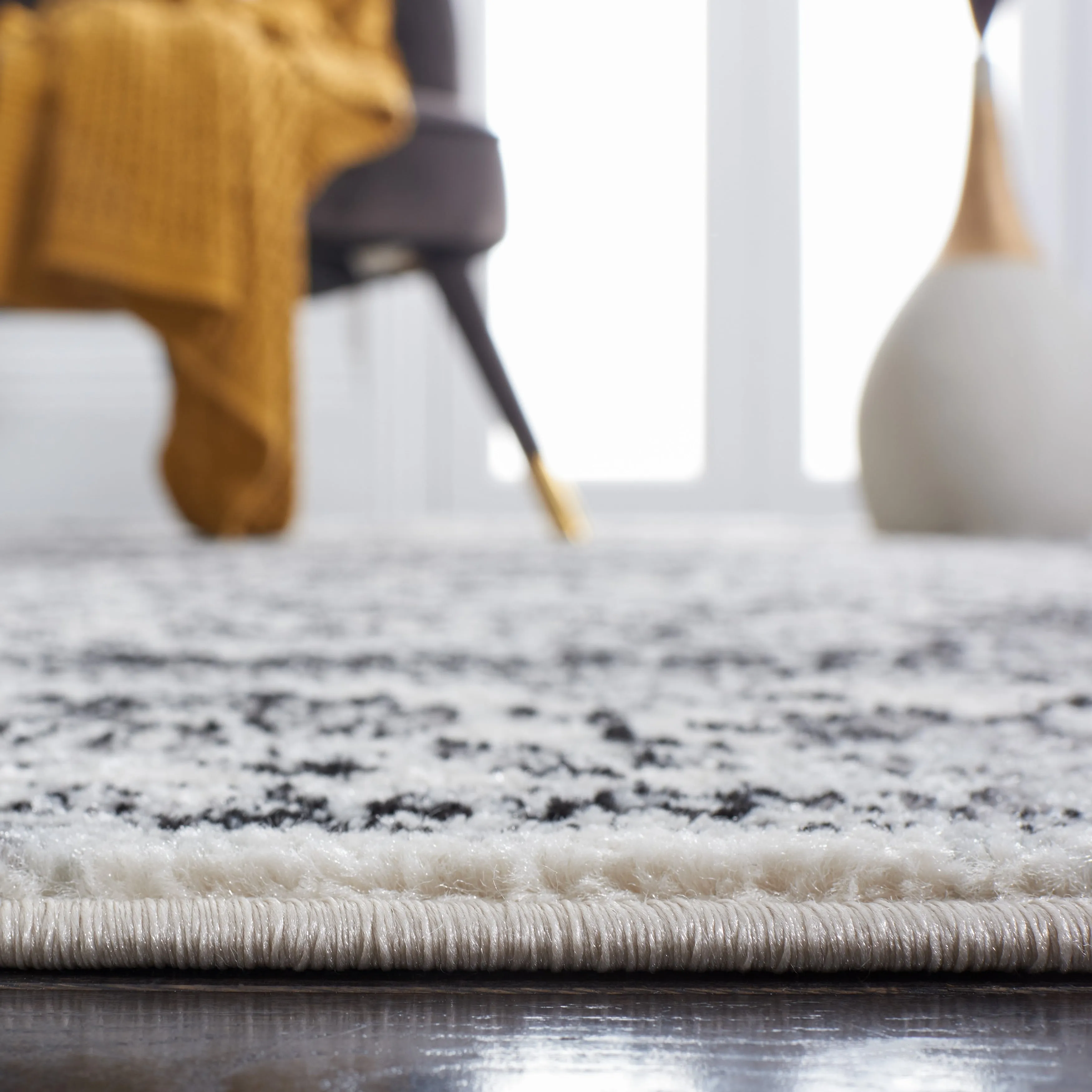 SAFAVIEH Tulum Hatsumi Bohemian & Eclectic Rug