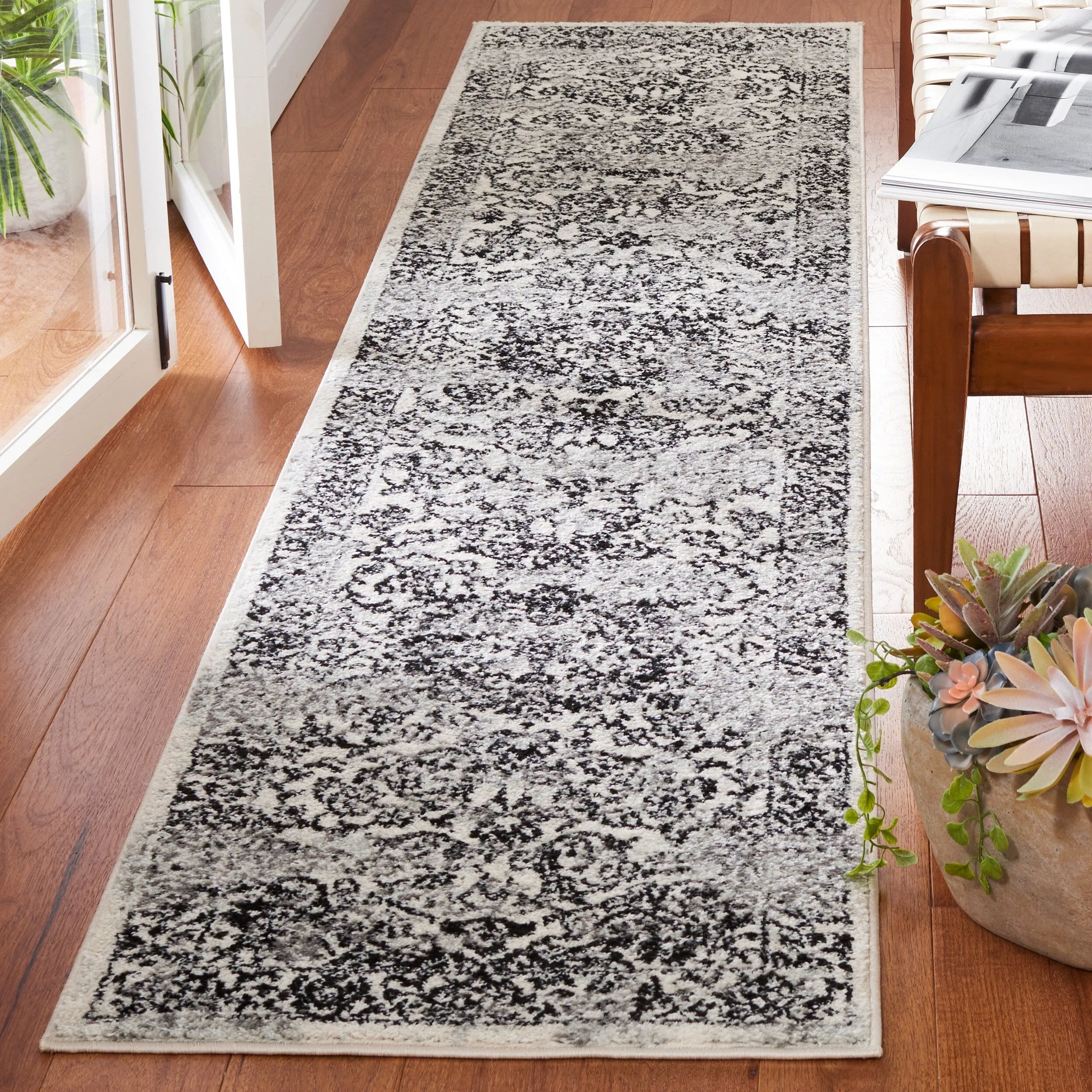 SAFAVIEH Tulum Hatsumi Bohemian & Eclectic Rug