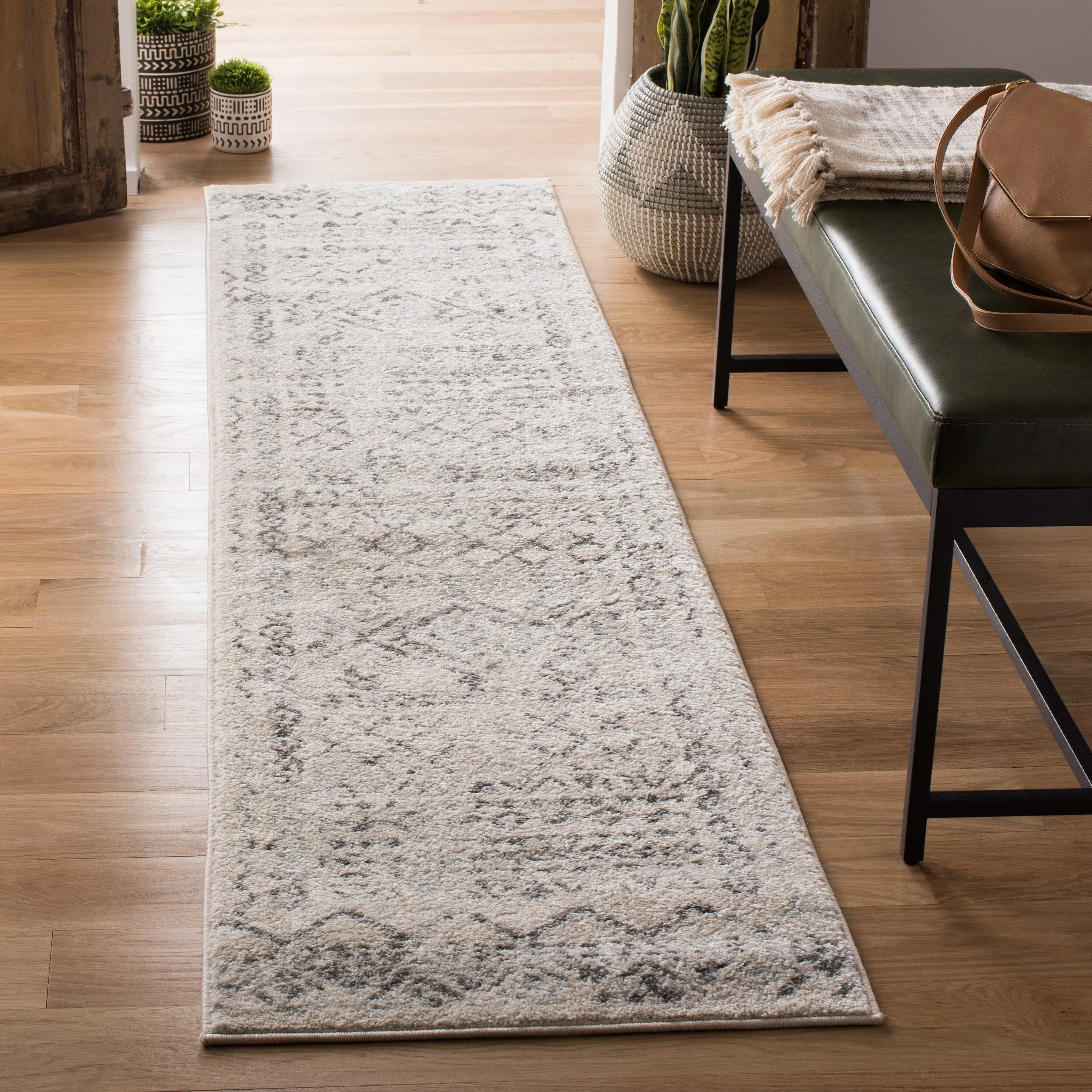SAFAVIEH Tulum Hinnertje Rustic Moroccan Boho Tribal Distressed Rug