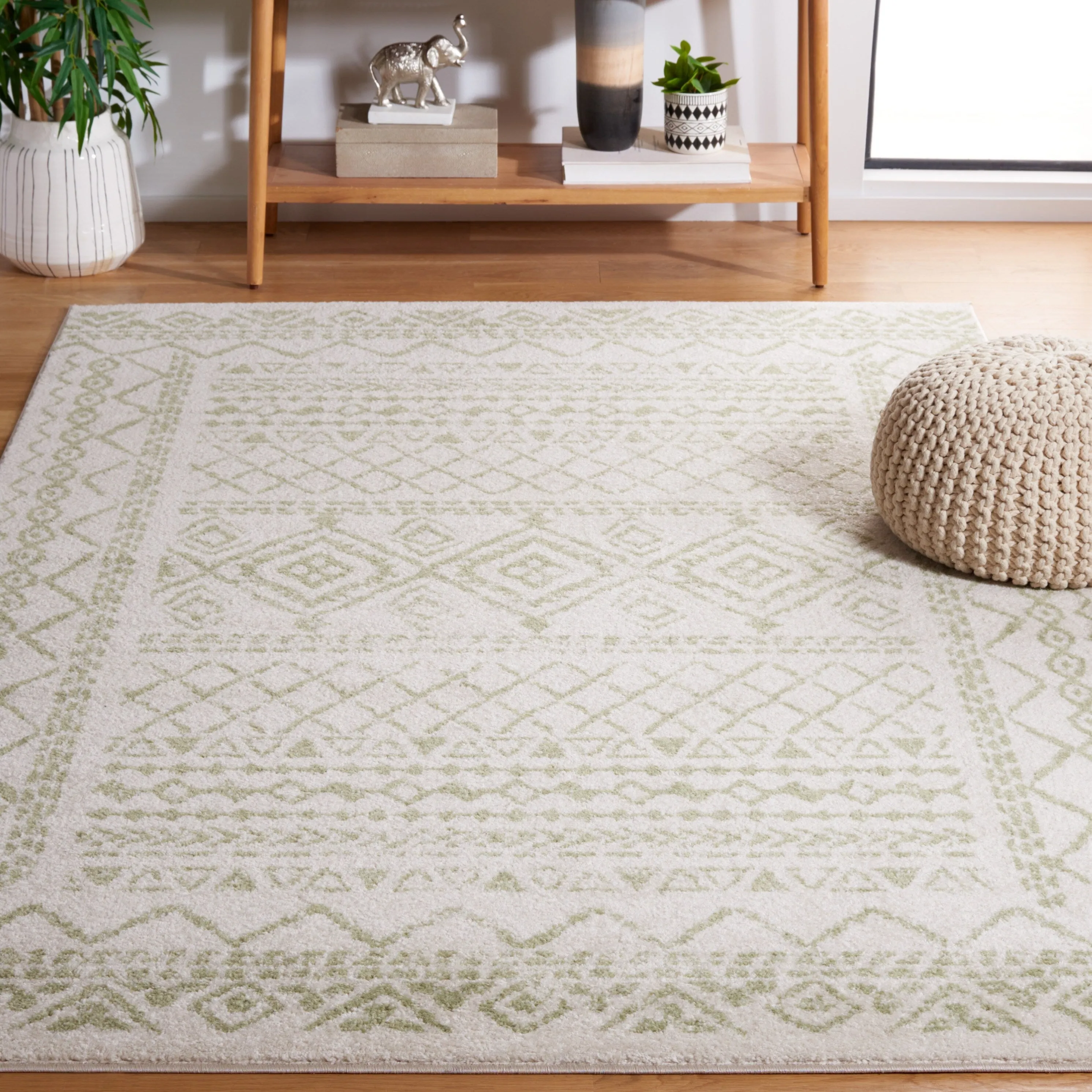 SAFAVIEH Tulum Hinnertje Rustic Moroccan Boho Tribal Distressed Rug
