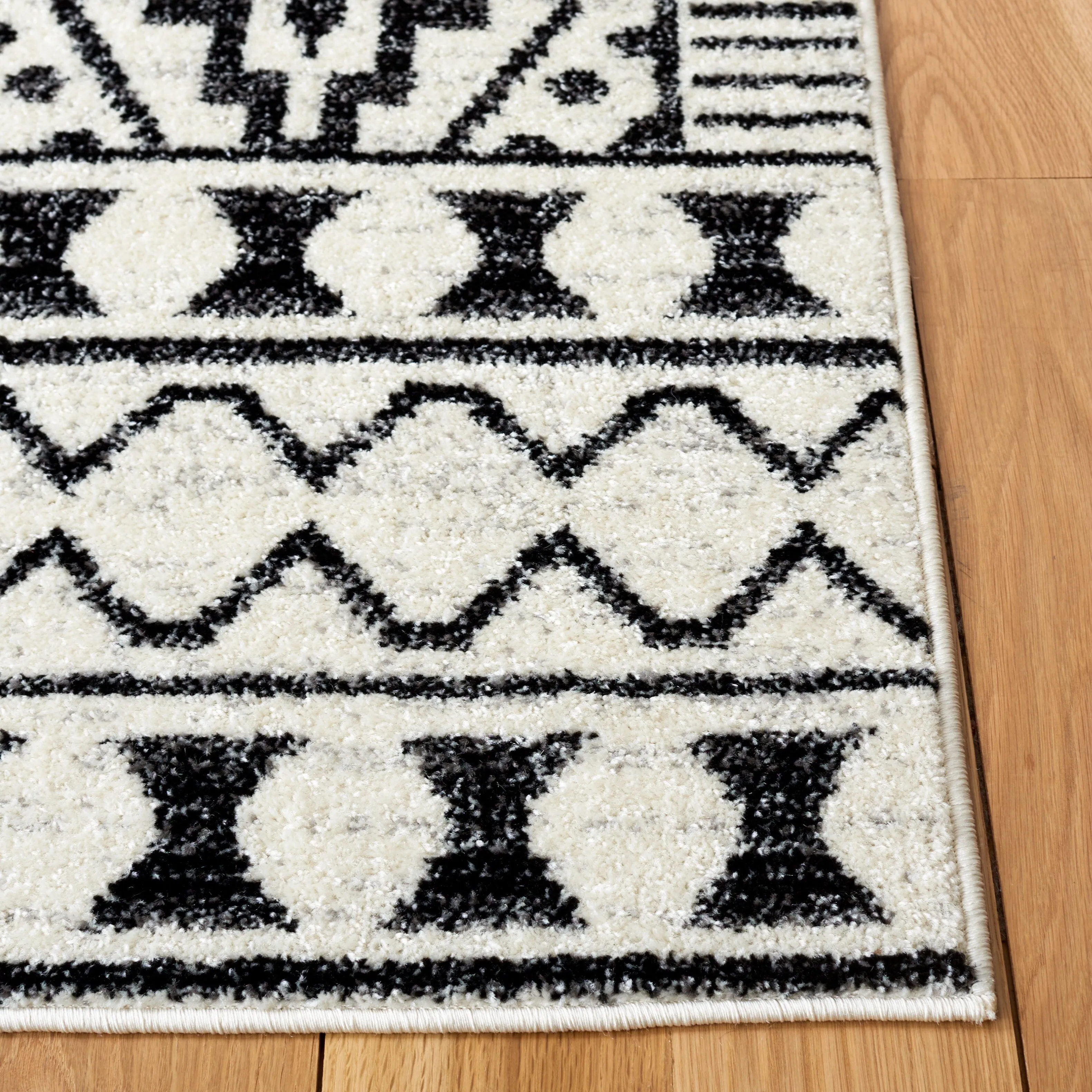 SAFAVIEH Tulum Nan Moroccan Boho Rug