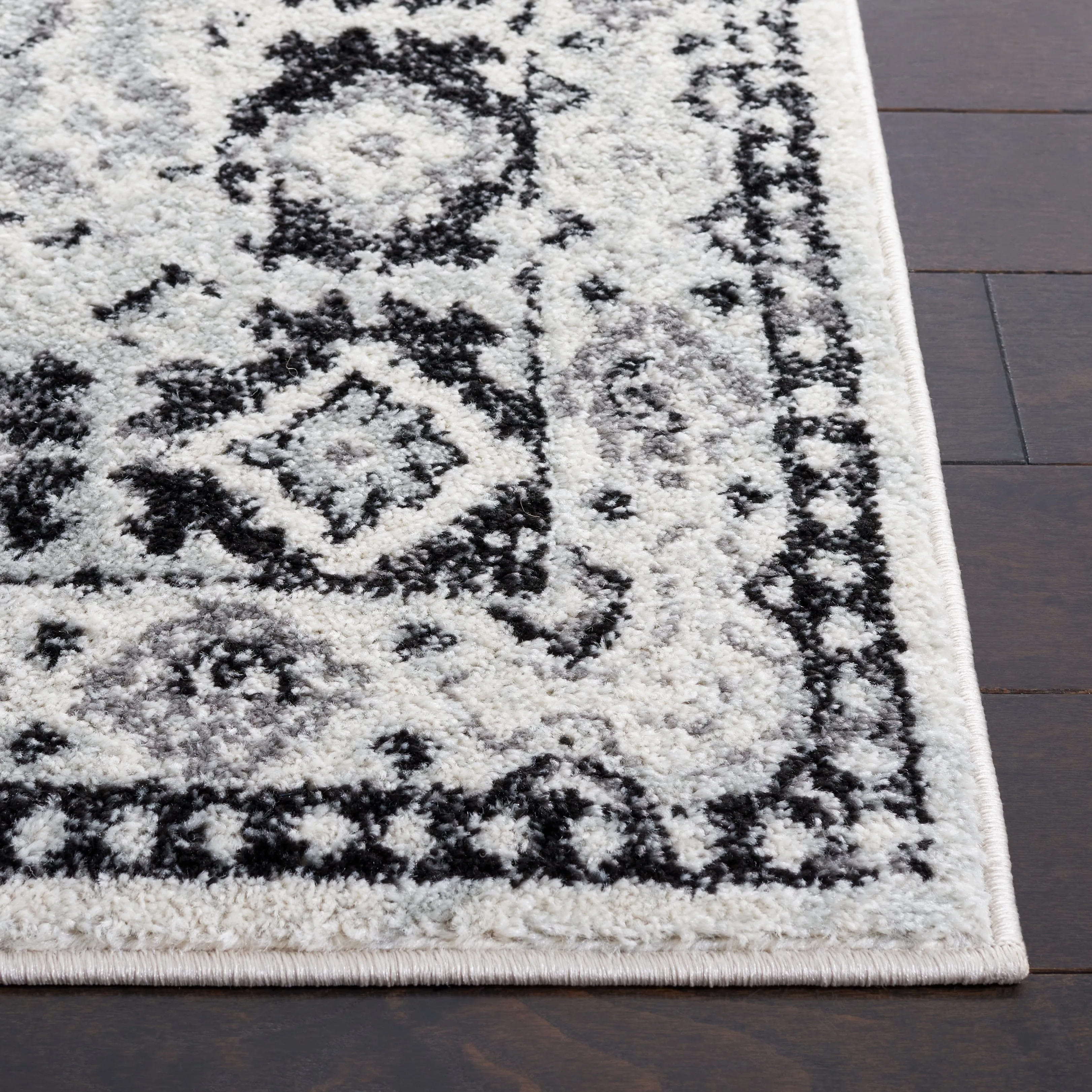 SAFAVIEH Tulum Neelima Bohemian & Eclectic Rug